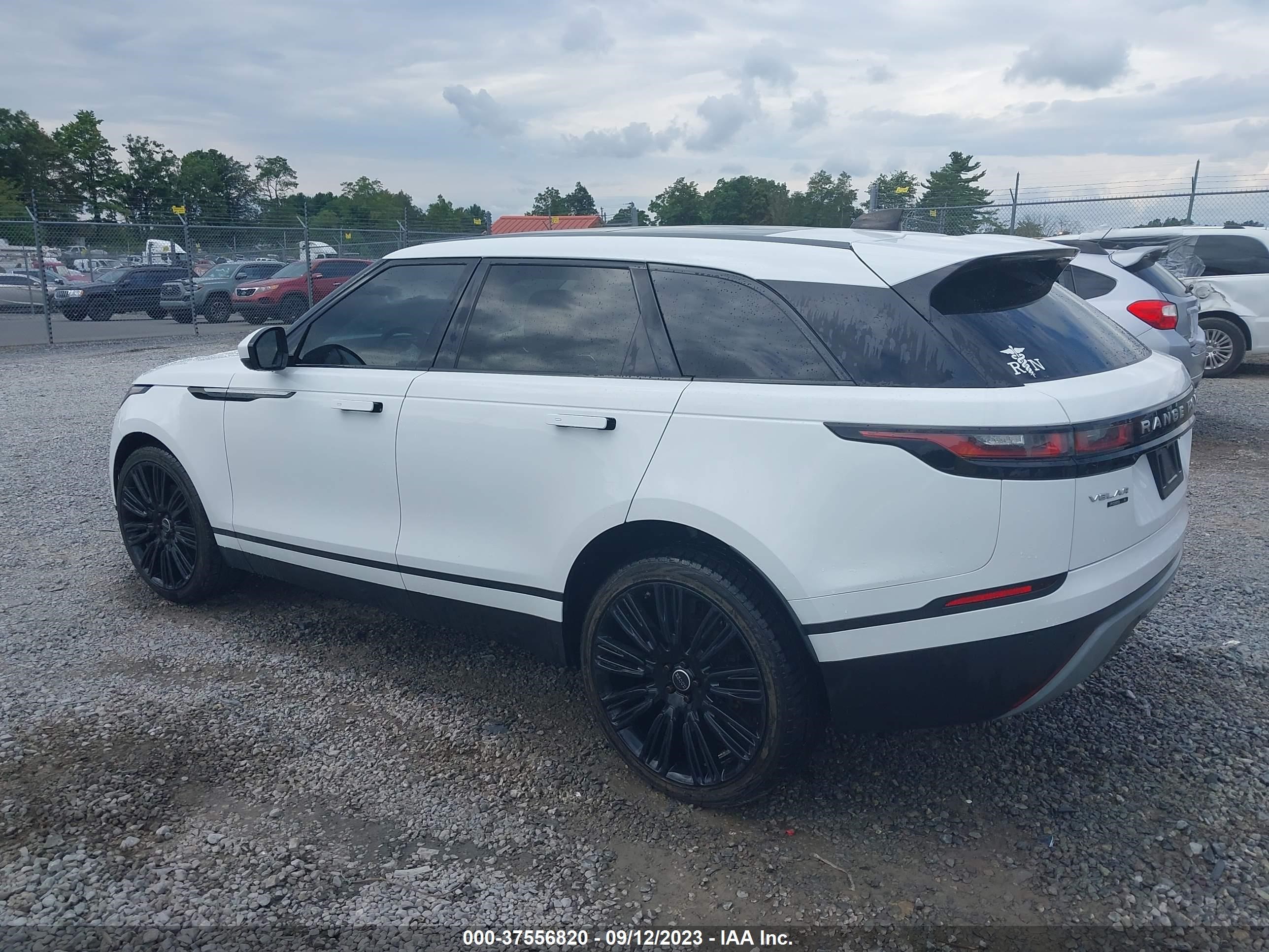 Photo 2 VIN: SALYB2RV9JA726807 - LAND ROVER RANGE ROVER VELAR 