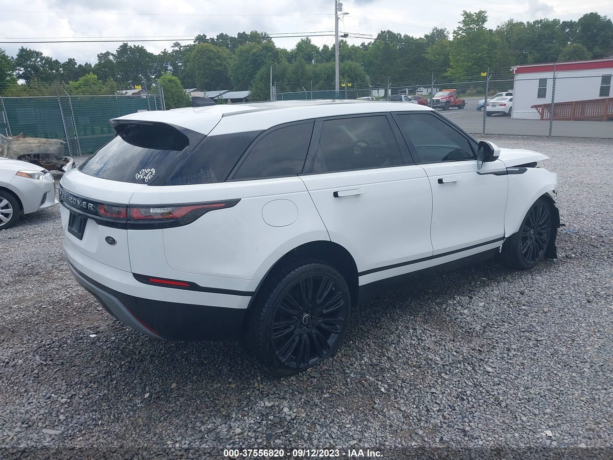 Photo 3 VIN: SALYB2RV9JA726807 - LAND ROVER RANGE ROVER VELAR 