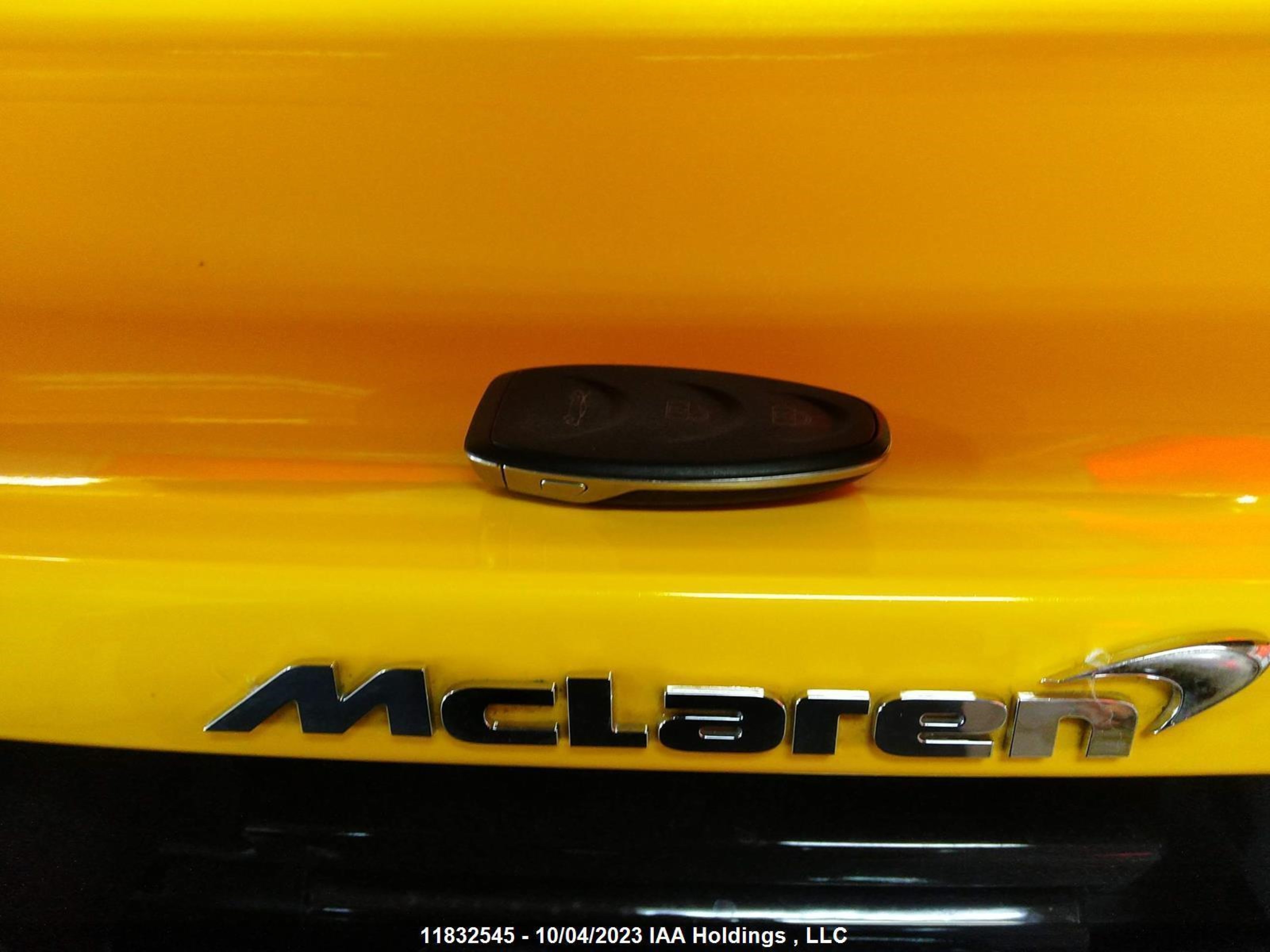 Photo 10 VIN: SBM11AAA6DW002327 - MCLAREN MP4-12C 