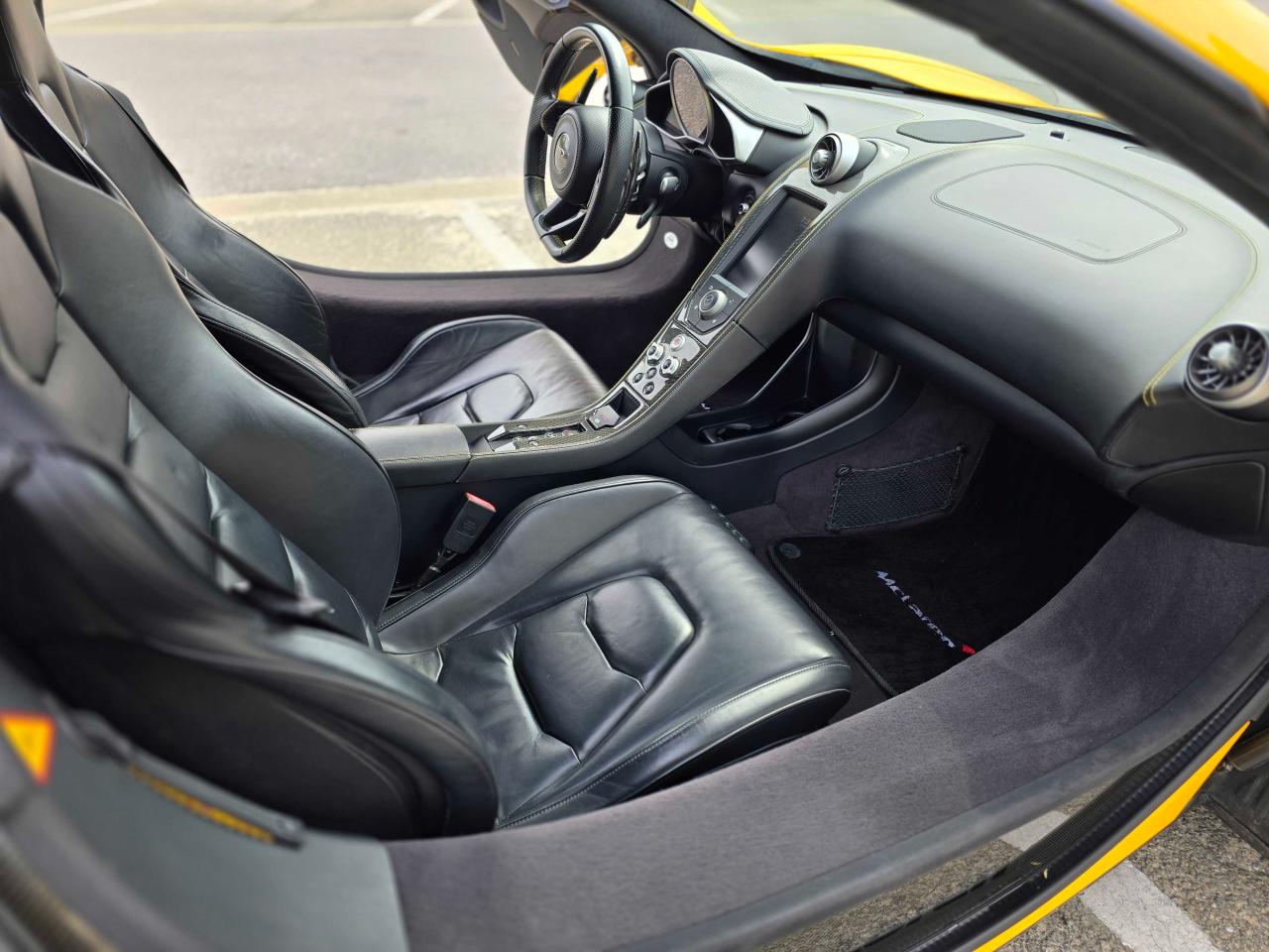 Photo 4 VIN: SBM11DAA4FW004792 - MCLAREN 650S 