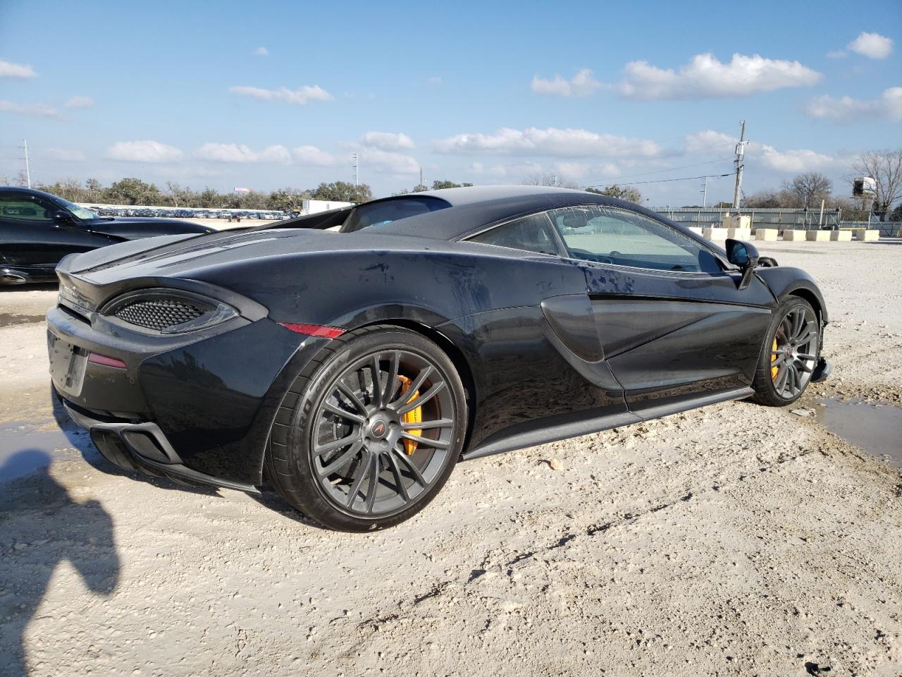 Photo 2 VIN: SBM13DAA3HW003517 - MCLAREN 570S 