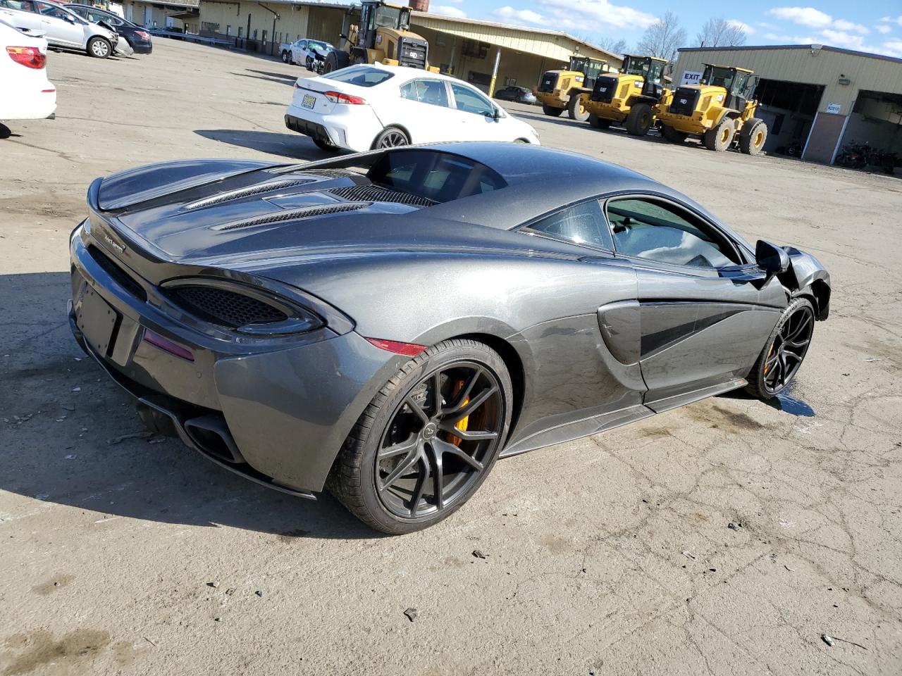 Photo 2 VIN: SBM13DAAXHW002218 - MCLAREN 570S 