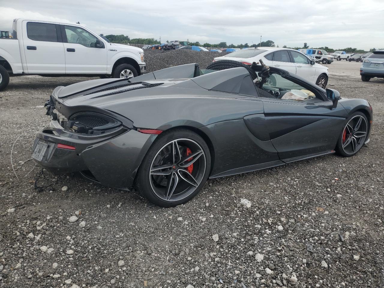 Photo 2 VIN: SBM13FAA5JW004749 - MCLAREN 570S 