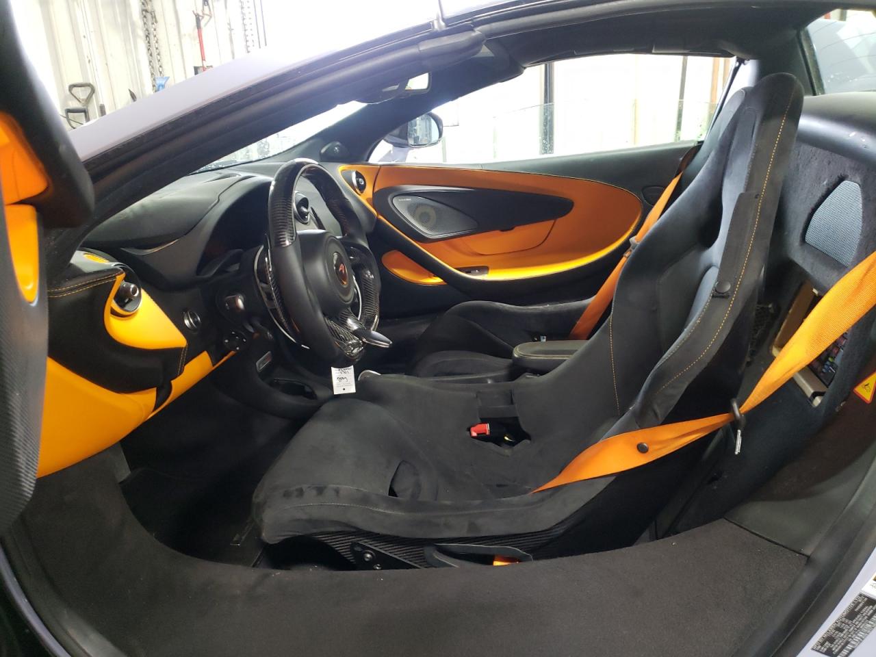 Photo 6 VIN: SBM13FAA7JW005420 - MCLAREN 570S 