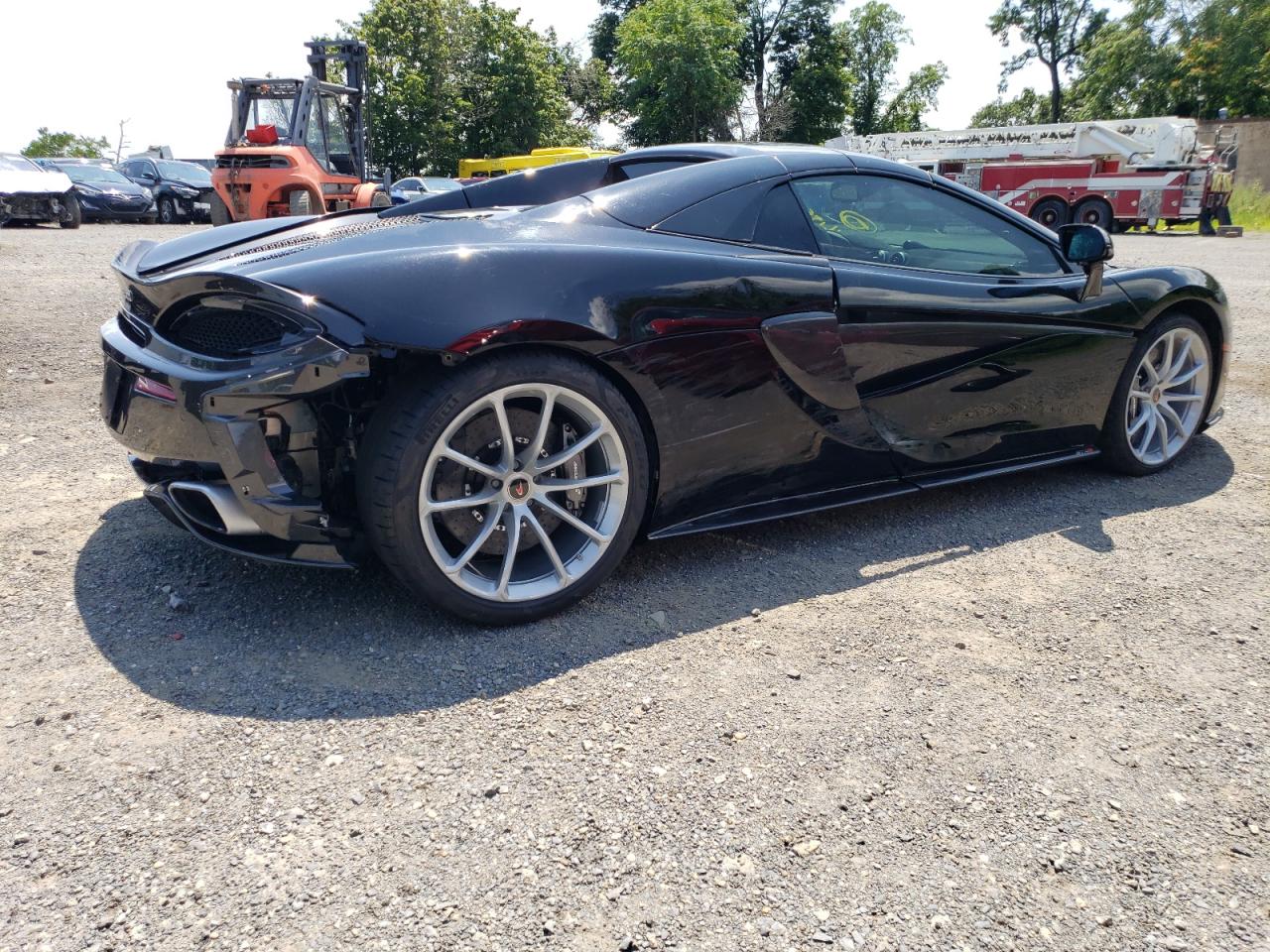 Photo 2 VIN: SBM13FAA9JW004057 - MCLAREN 570S 