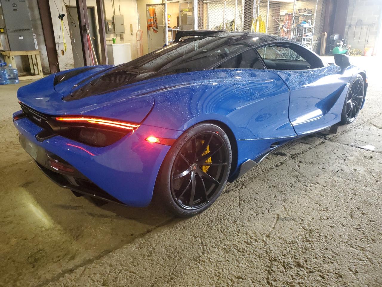 Photo 2 VIN: SBM14DCA1JW000261 - MCLAREN 720S 