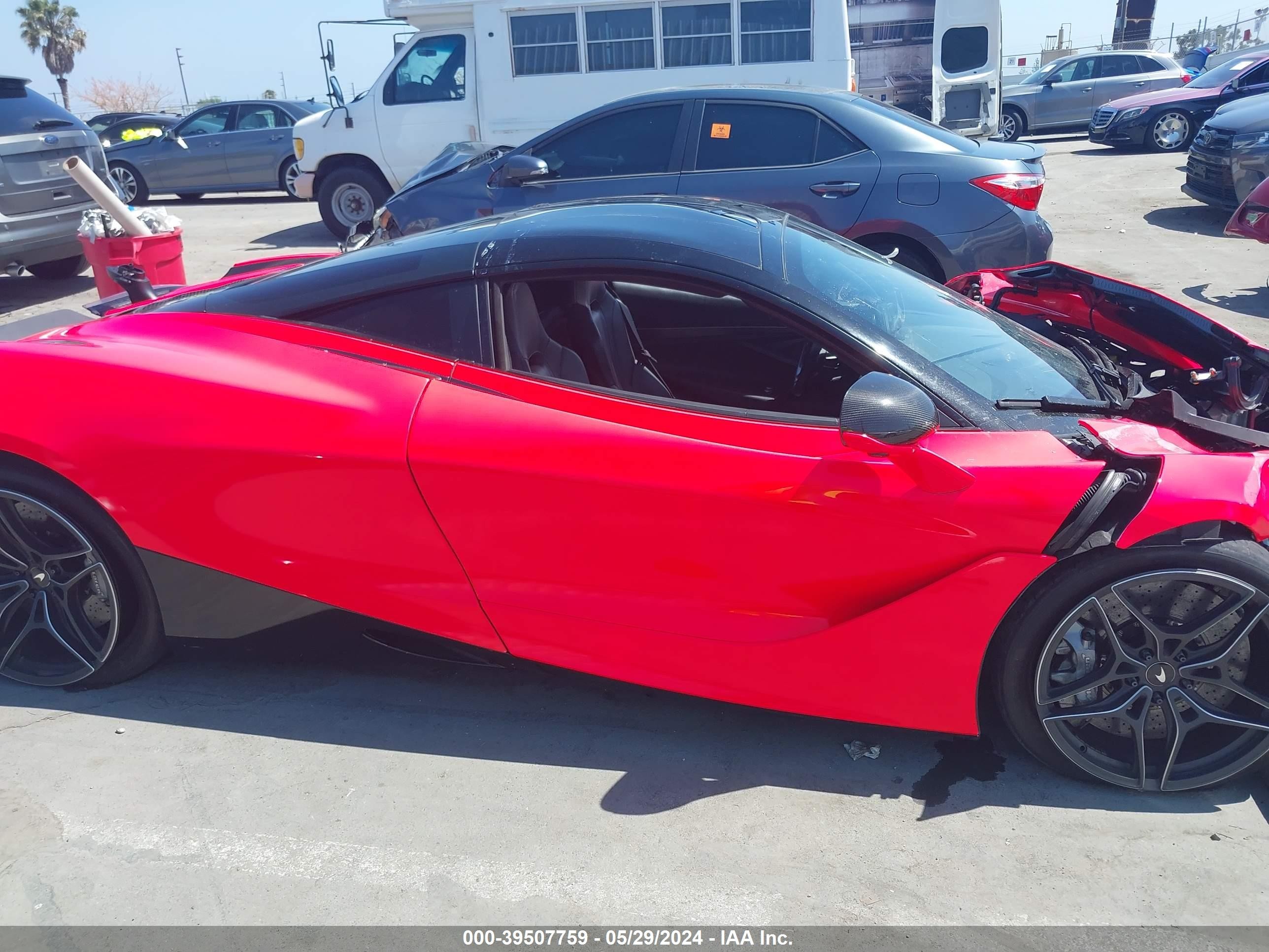 Photo 13 VIN: SBM14DCA9KW002499 - MCLAREN 720S 