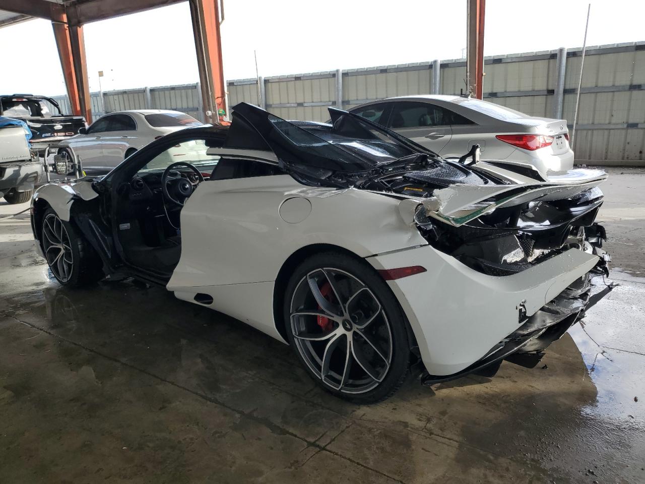 Photo 1 VIN: SBM14FCA3NW006760 - MCLAREN 720S 