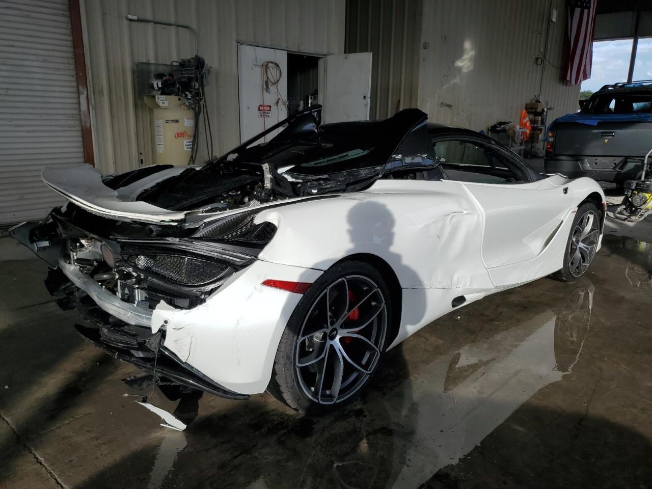 Photo 2 VIN: SBM14FCA3NW006760 - MCLAREN 720S 