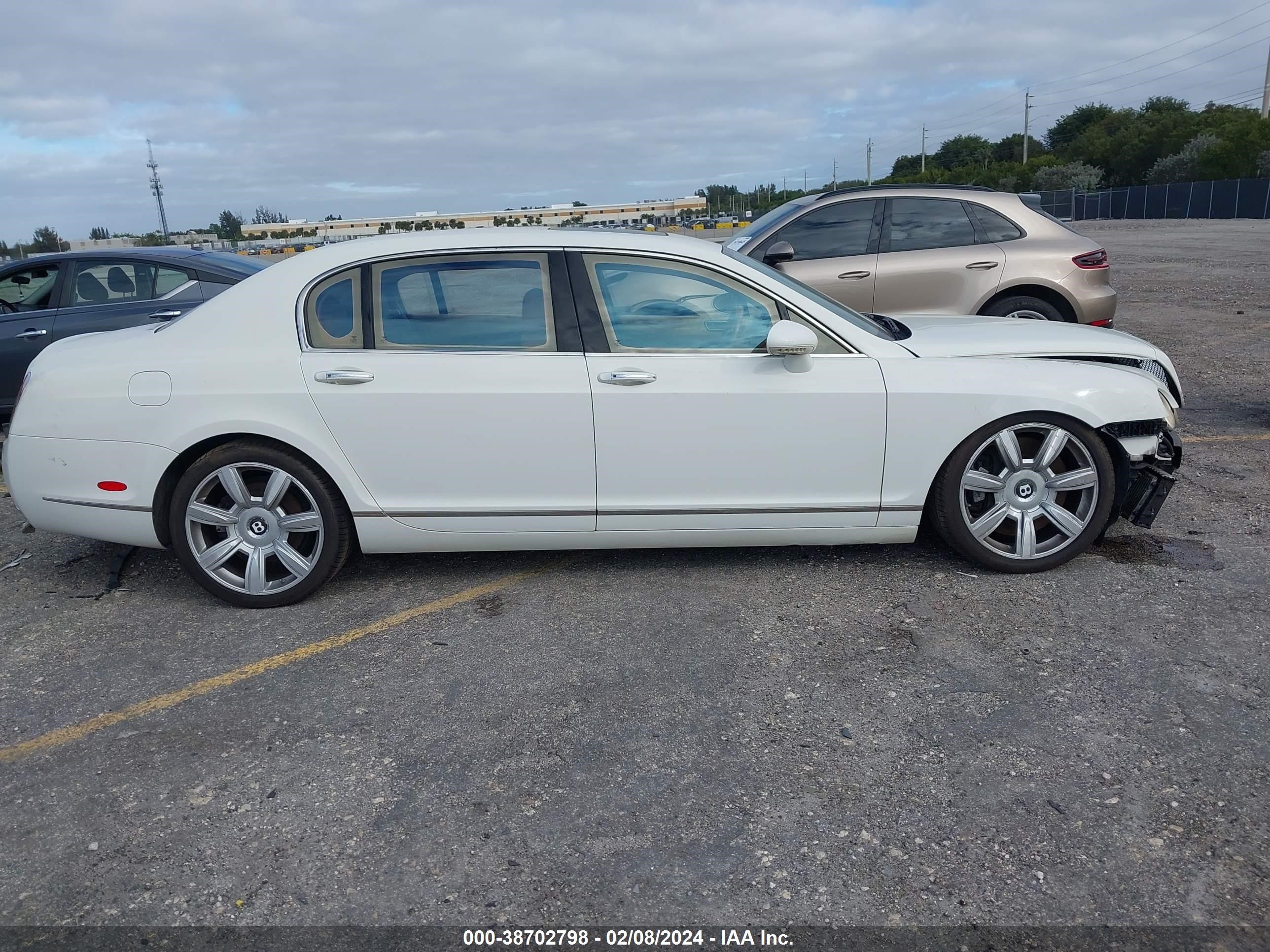 Photo 13 VIN: SCBBR53WX6C036378 - BENTLEY CONTINENTAL FLYING SPUR 