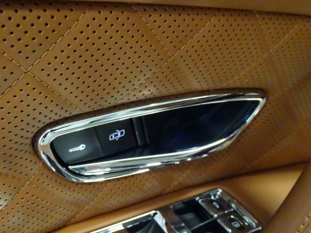 Photo 7 VIN: SCBEC9ZA3HC064527 - BENTLEY FLYING SPUR 