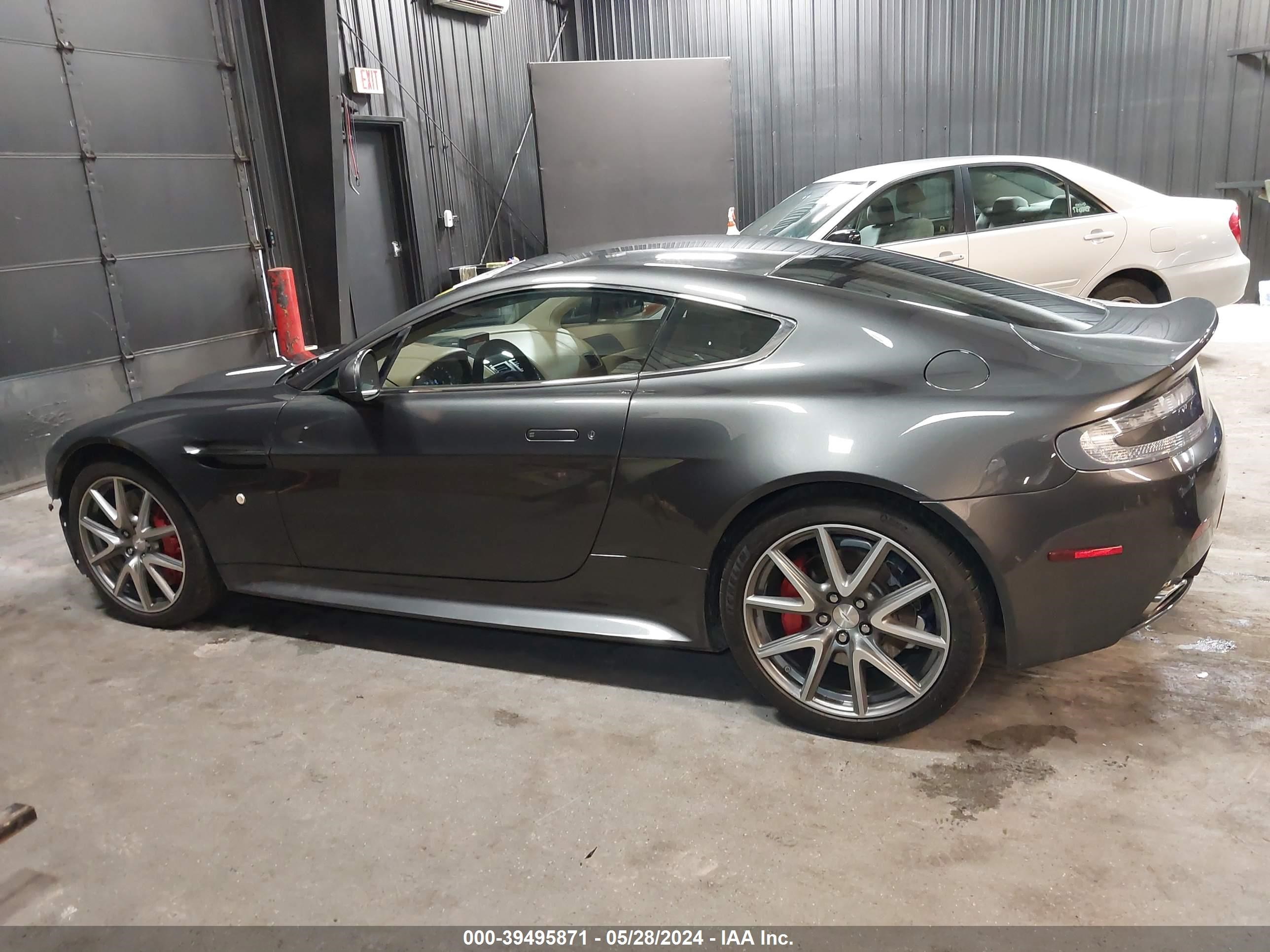 Photo 13 VIN: SCFEKBDL3CGC15758 - ASTON MARTIN VANTAGE 