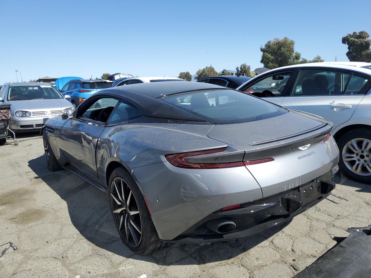 Photo 1 VIN: SCFRMFAV4JGL03379 - ASTON MARTIN DB11 