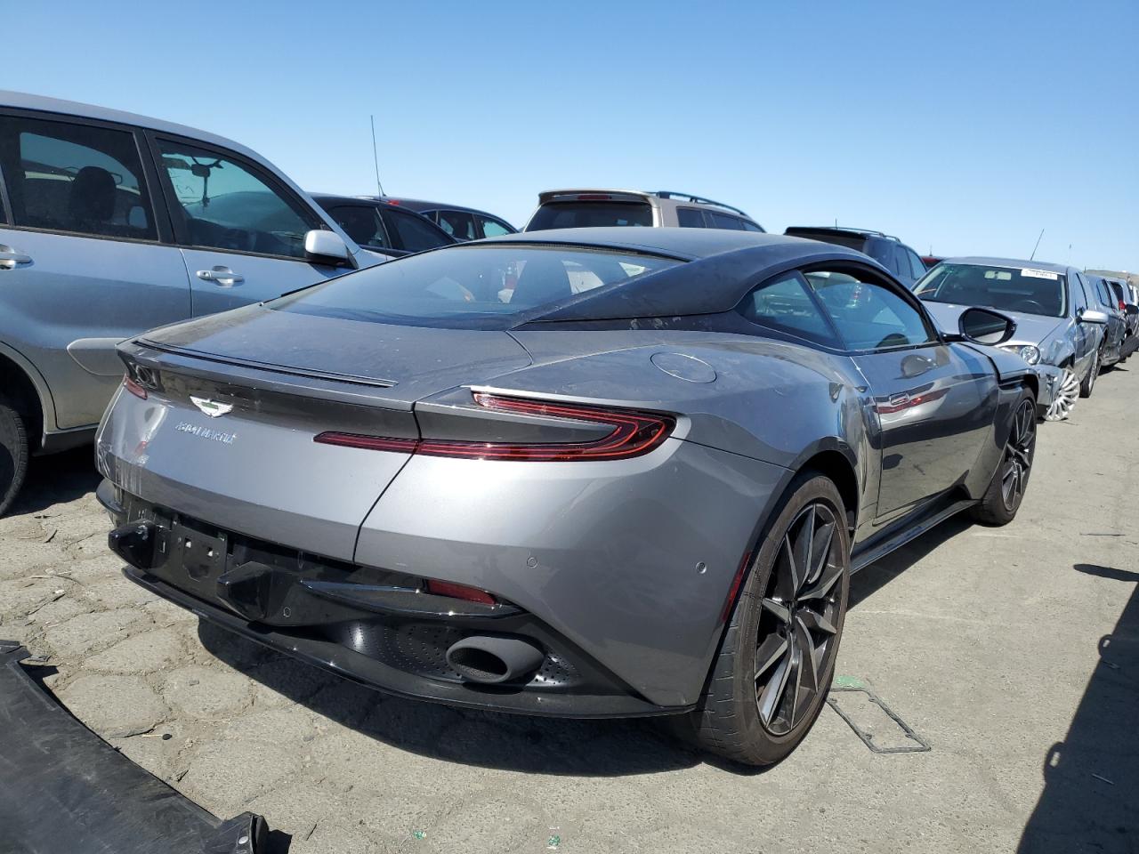 Photo 2 VIN: SCFRMFAV4JGL03379 - ASTON MARTIN DB11 