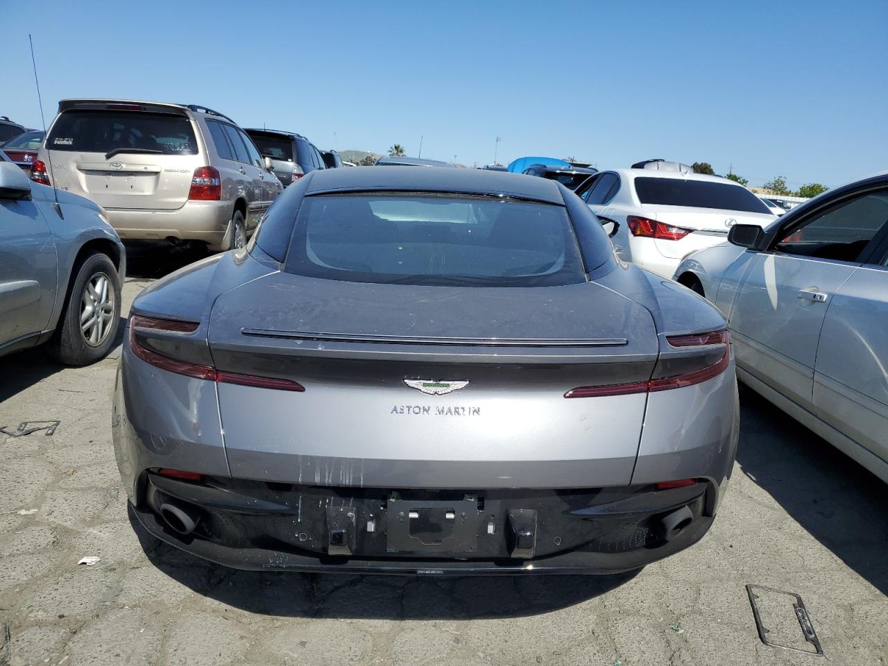 Photo 5 VIN: SCFRMFAV4JGL03379 - ASTON MARTIN DB11 