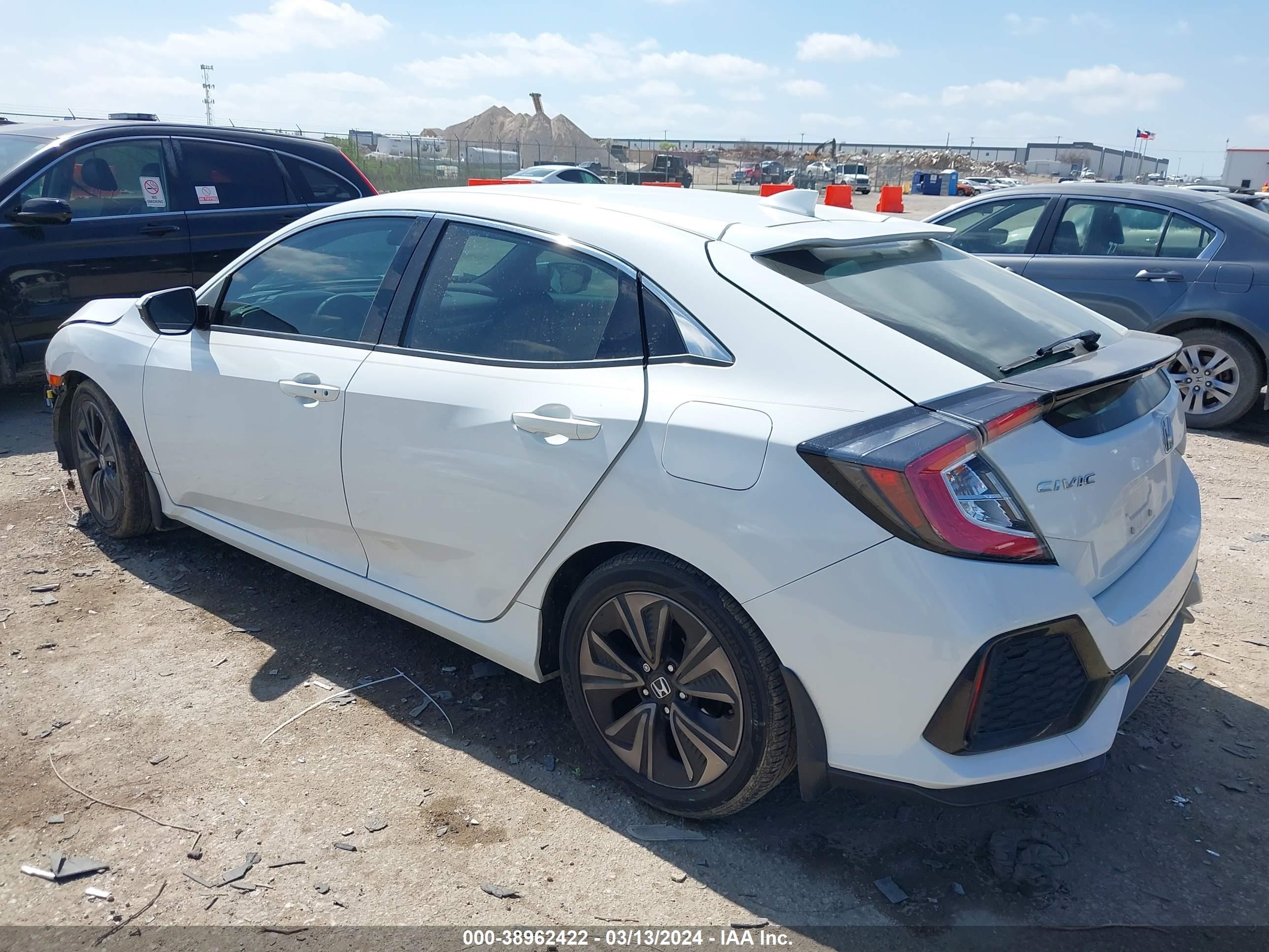 Photo 2 VIN: SHHFK7H50JU214887 - HONDA CIVIC 