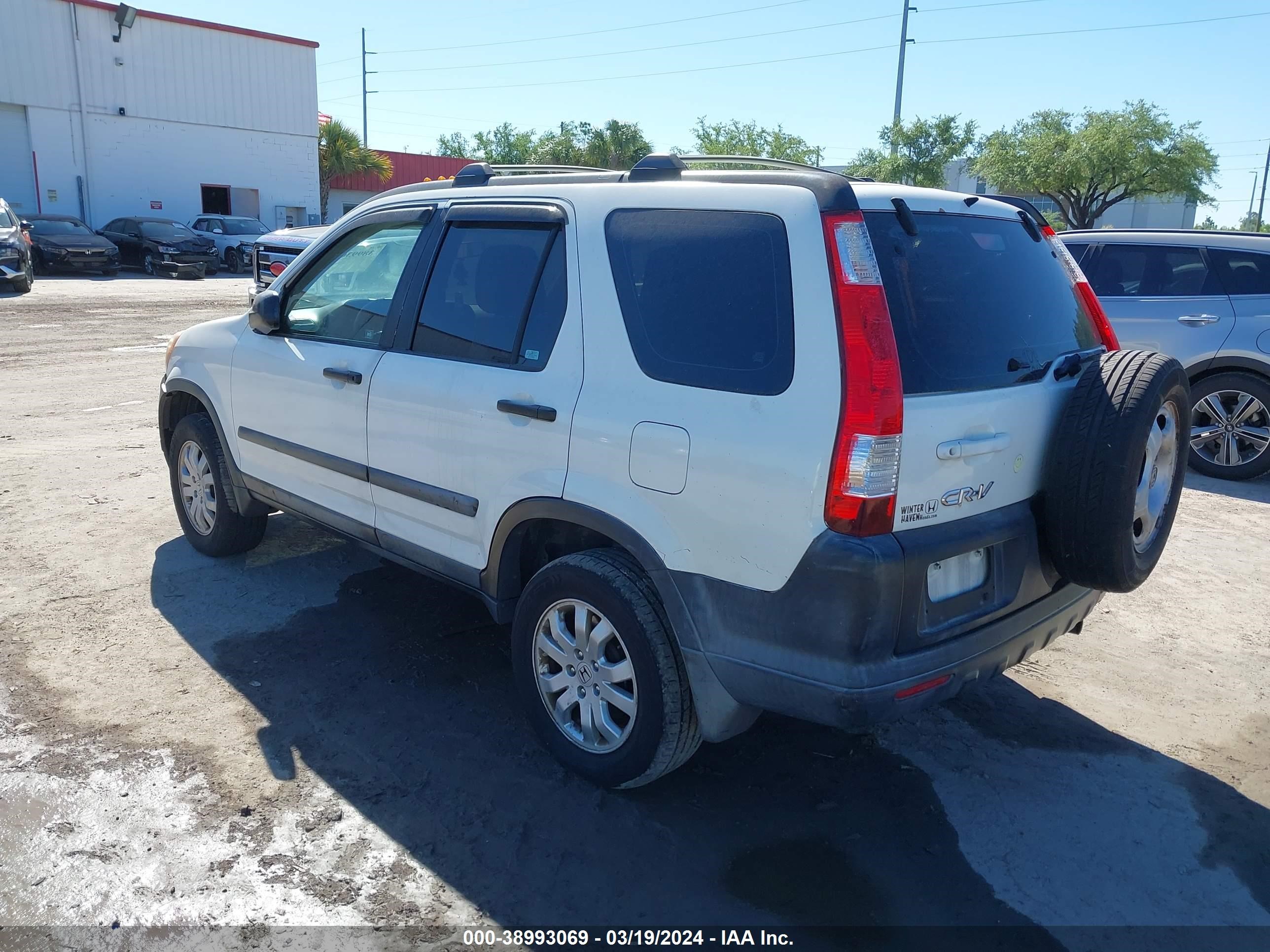 Photo 2 VIN: SHSRD68535U305590 - HONDA CR-V 