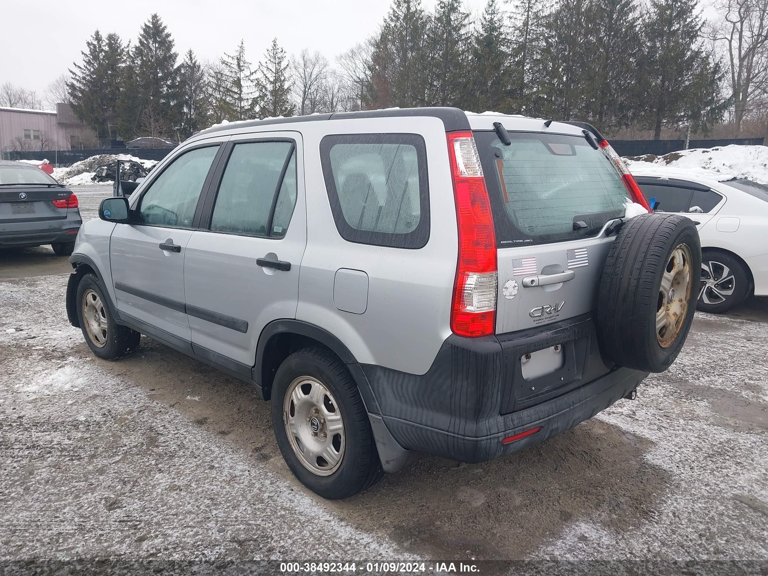 Photo 2 VIN: SHSRD78505U343185 - HONDA CR-V 