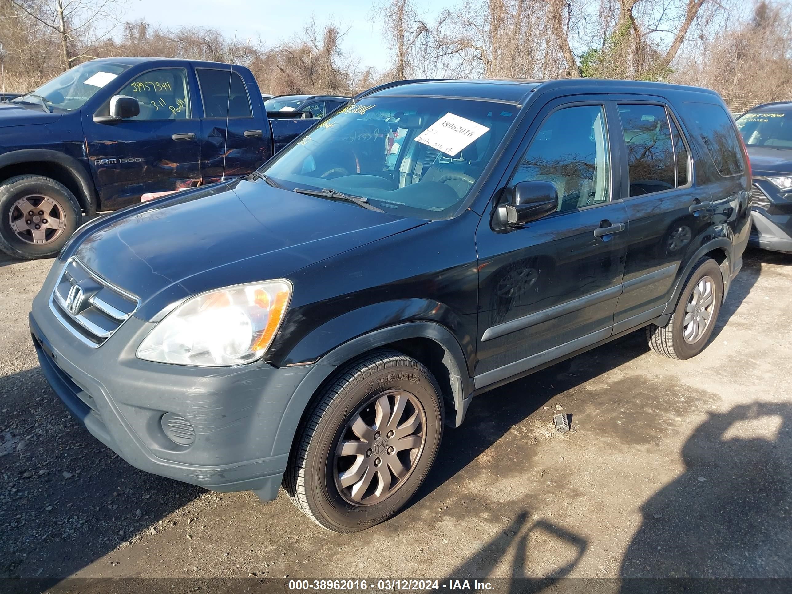 Photo 1 VIN: SHSRD78845U339442 - HONDA CR-V 