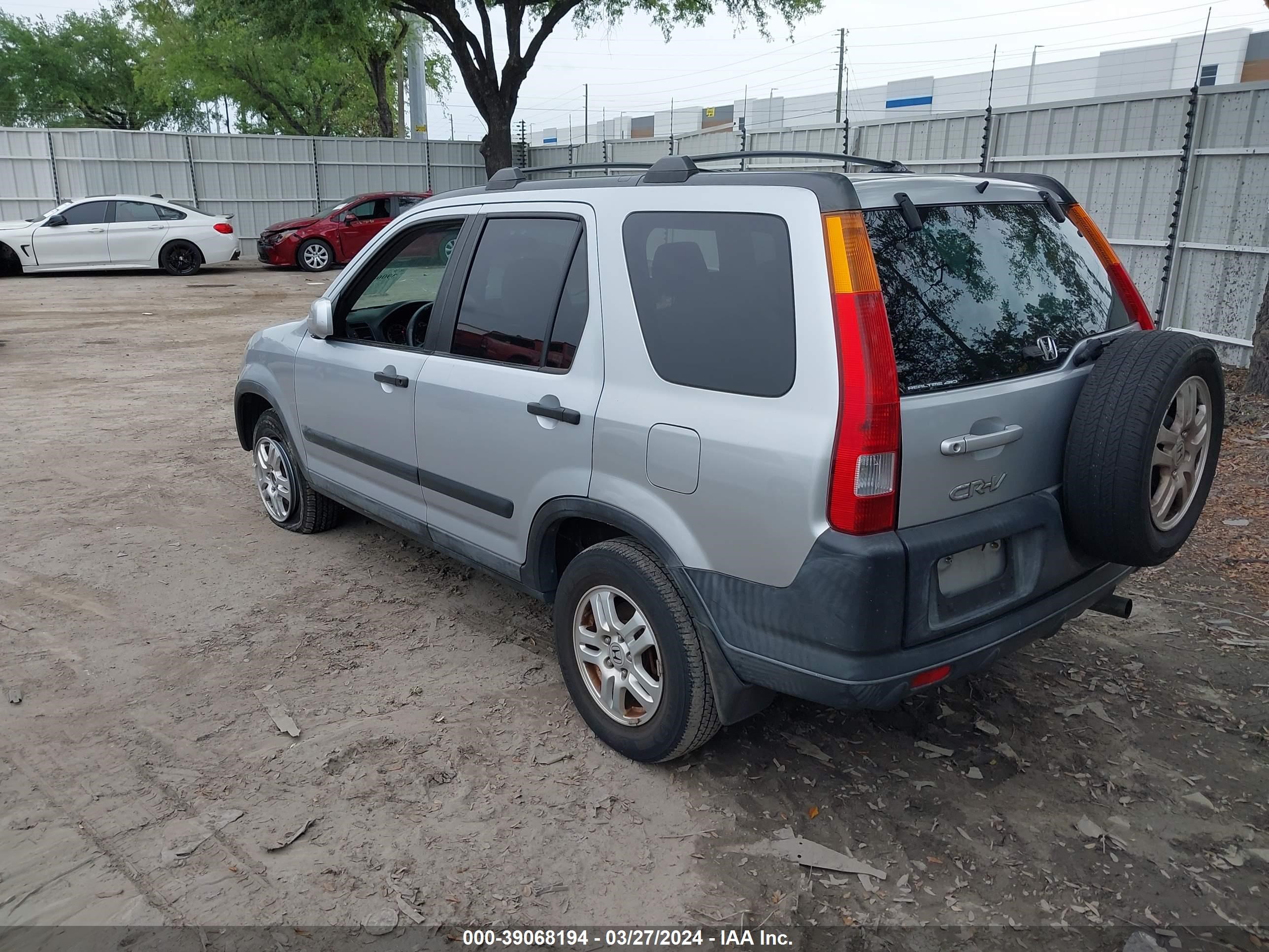 Photo 2 VIN: SHSRD78853U146925 - HONDA CR-V 