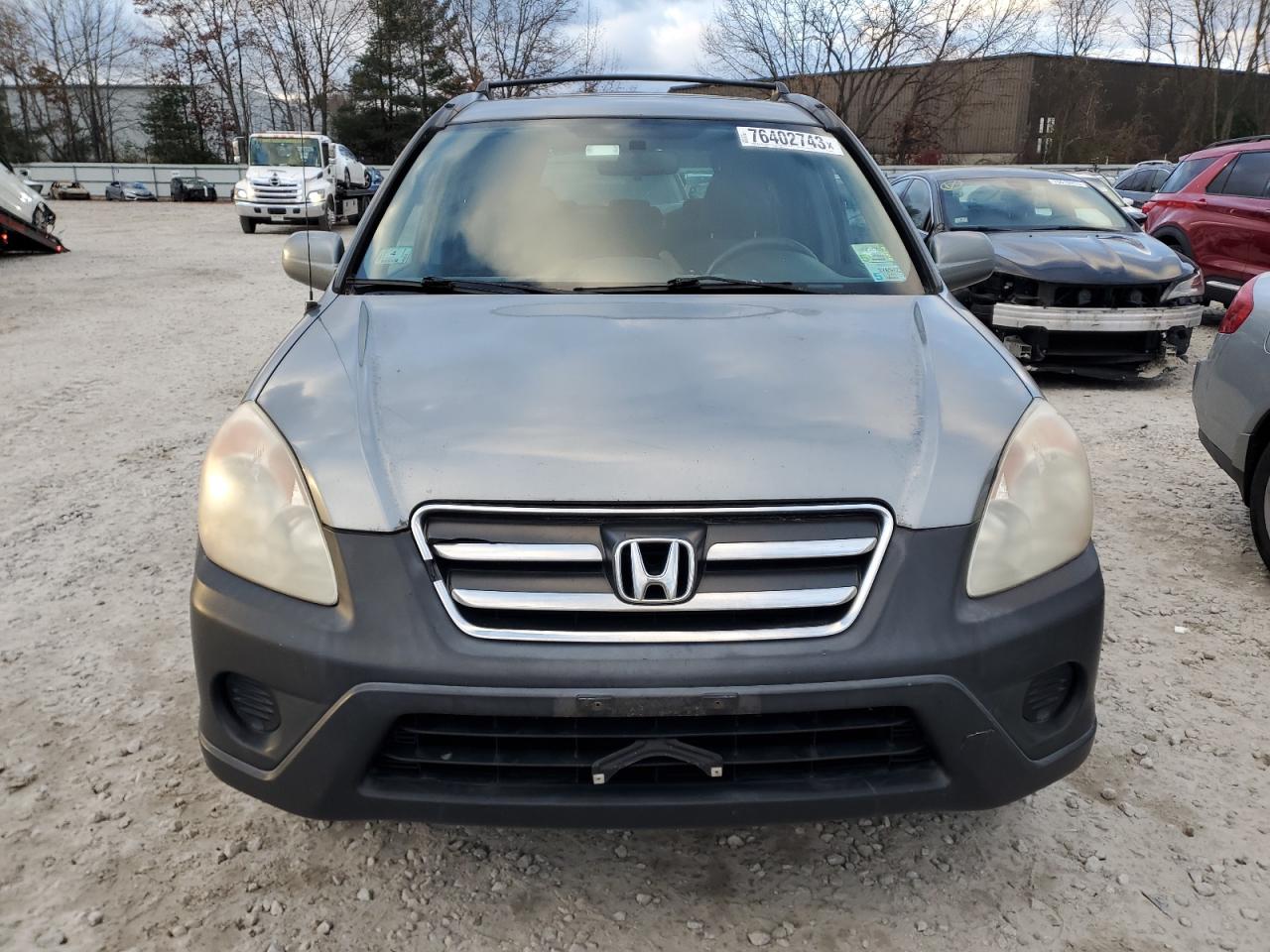 Photo 4 VIN: SHSRD78865U334873 - HONDA CR-V 