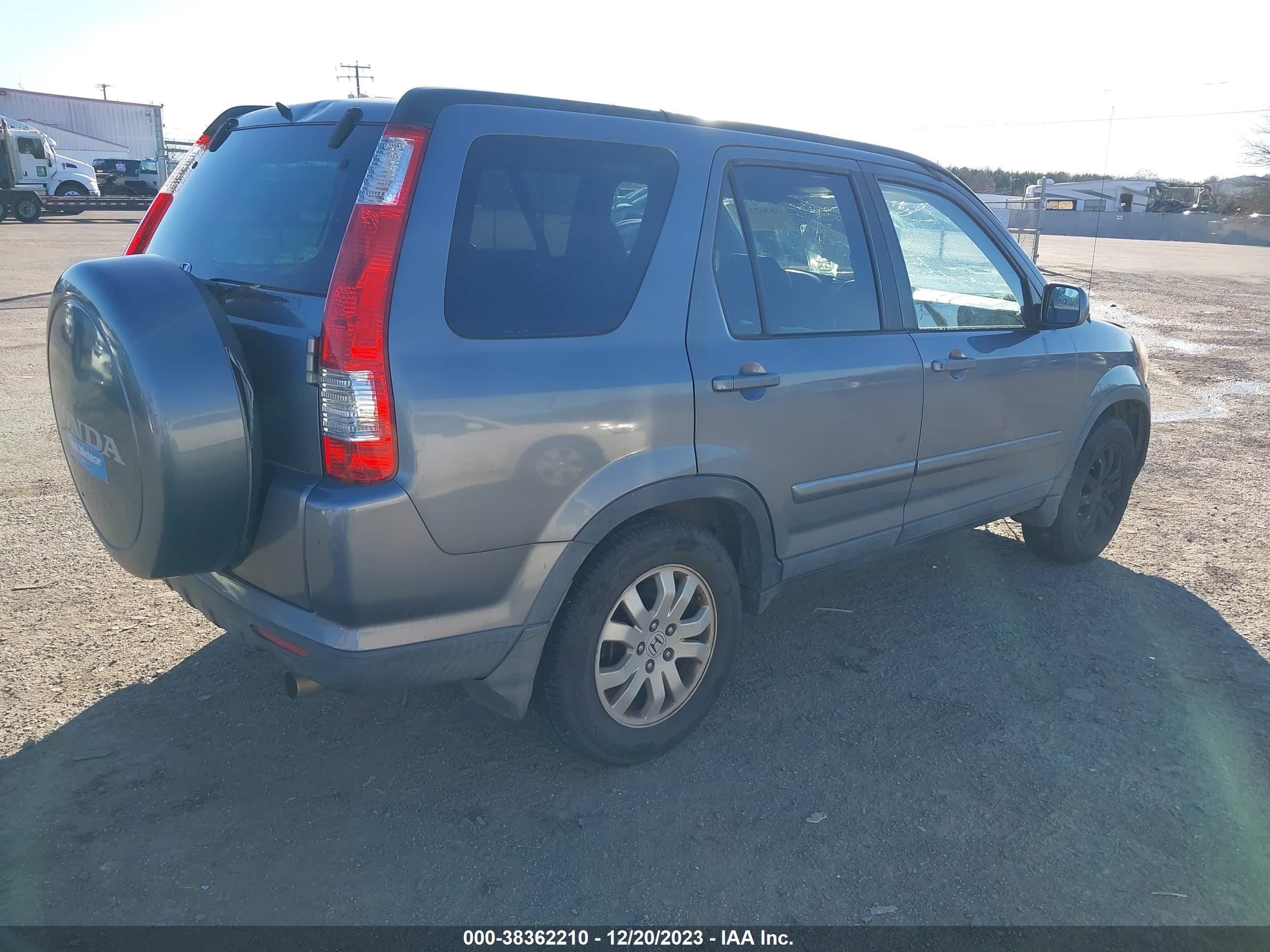 Photo 3 VIN: SHSRD789X5U305773 - HONDA CR-V 