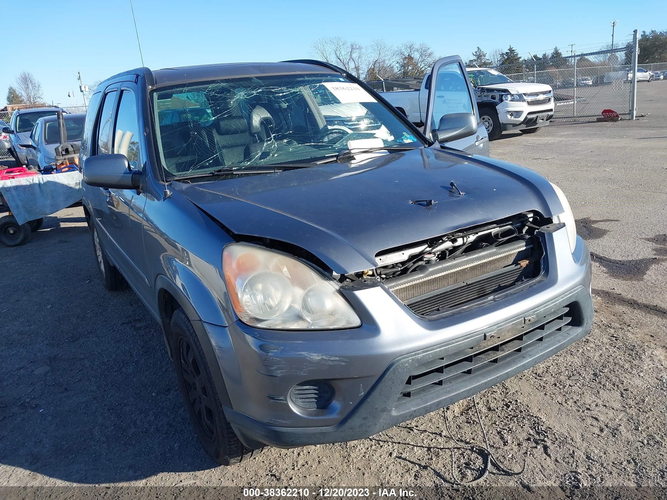 Photo 5 VIN: SHSRD789X5U305773 - HONDA CR-V 