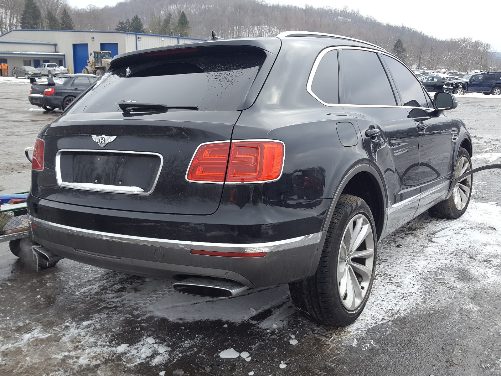 Photo 3 VIN: SJAAC1ZV6HC015930 - BENTLEY BENTAYGA 