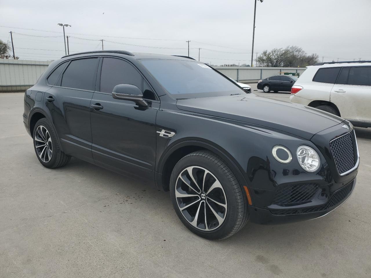 Photo 3 VIN: SJAAC2ZV0HC013798 - BENTLEY BENTAYGA 