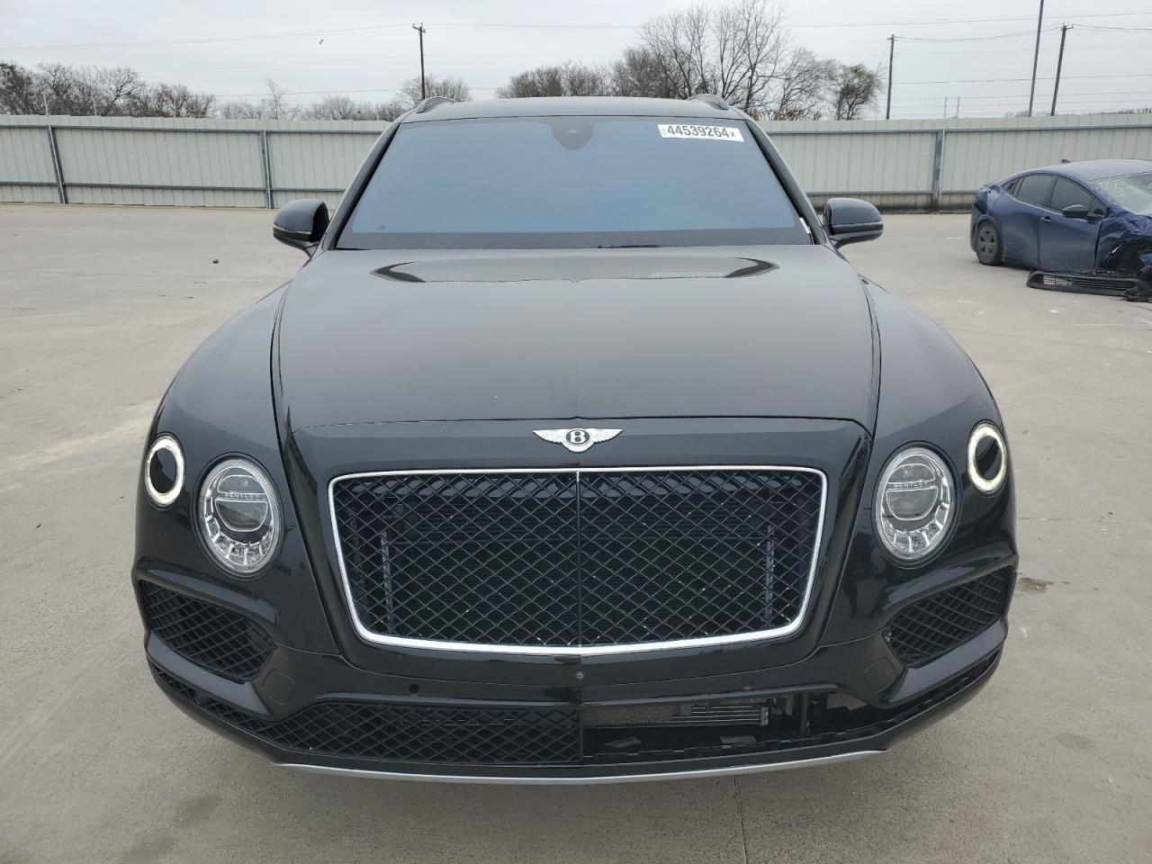 Photo 4 VIN: SJAAC2ZV0HC013798 - BENTLEY BENTAYGA 