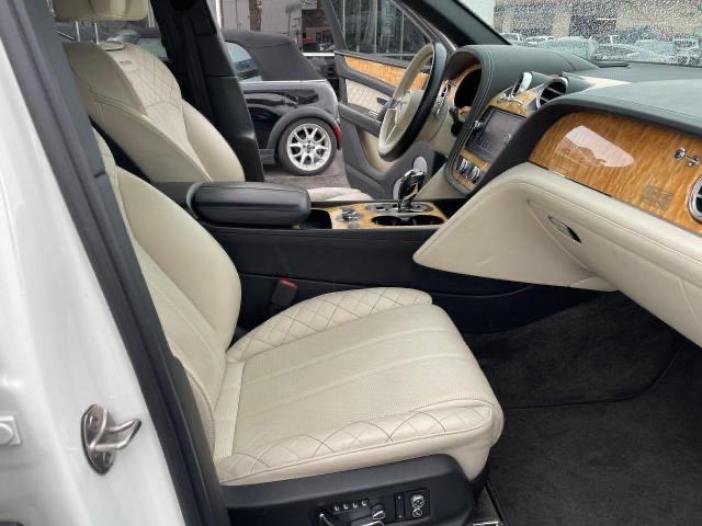 Photo 4 VIN: SJAAC2ZV3HC012659 - BENTLEY BENTAYGA 