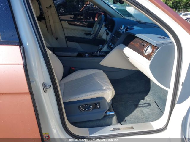 Photo 4 VIN: SJAAC2ZV4HC015733 - BENTLEY BENTAYGA 