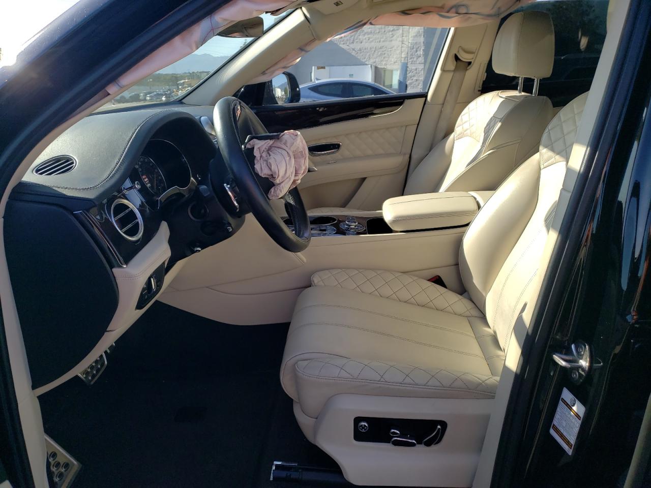 Photo 6 VIN: SJAAC2ZV5HC015773 - BENTLEY BENTAYGA 