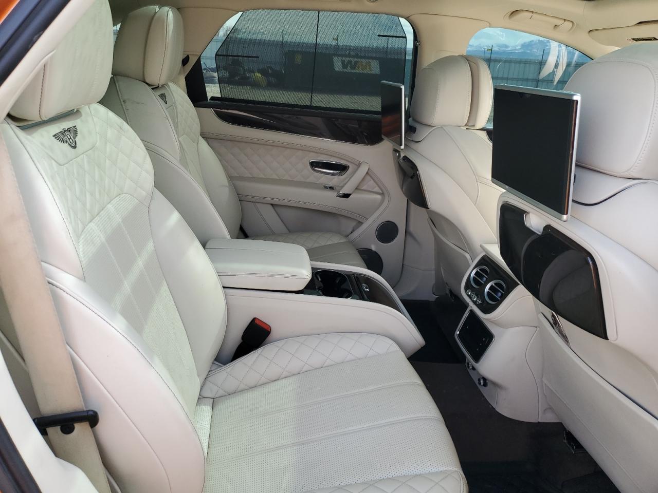 Photo 9 VIN: SJAAC2ZV7HC014060 - BENTLEY BENTAYGA 