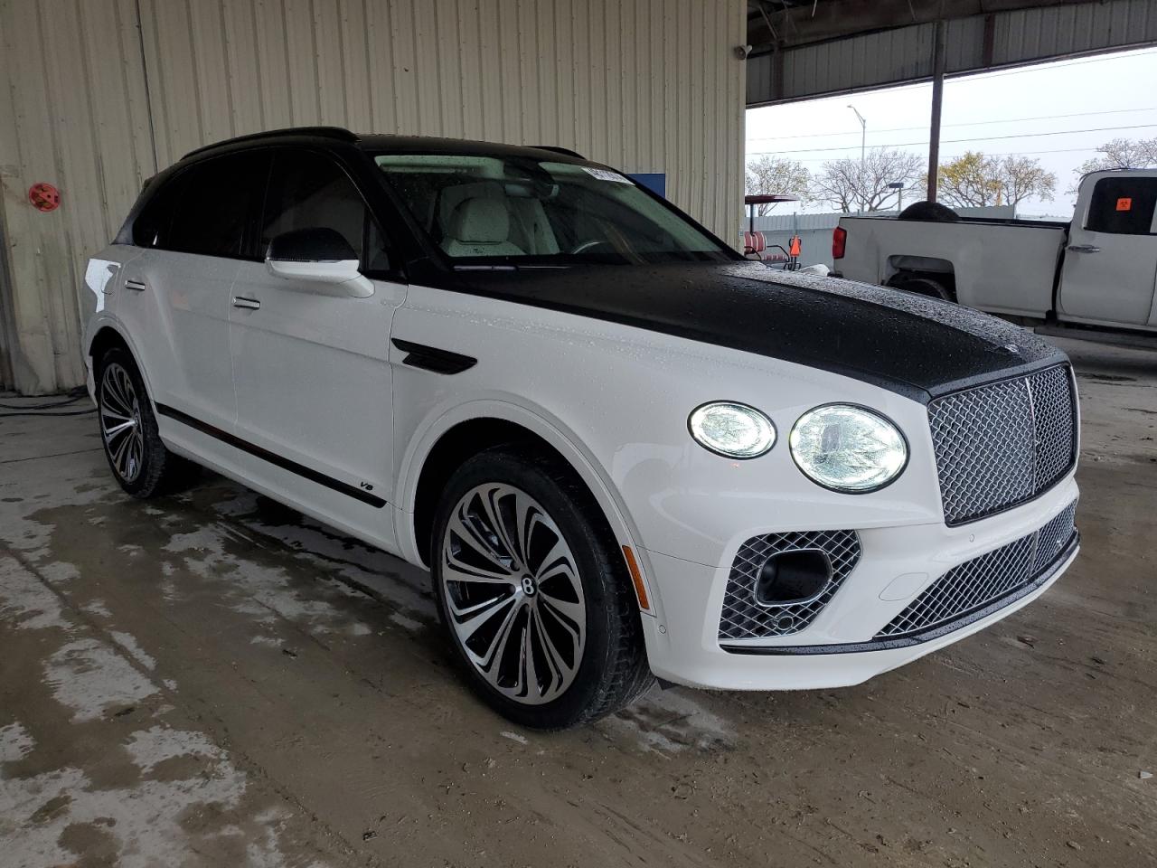 Photo 3 VIN: SJAAM2ZV5MC033696 - BENTLEY BENTAYGA 