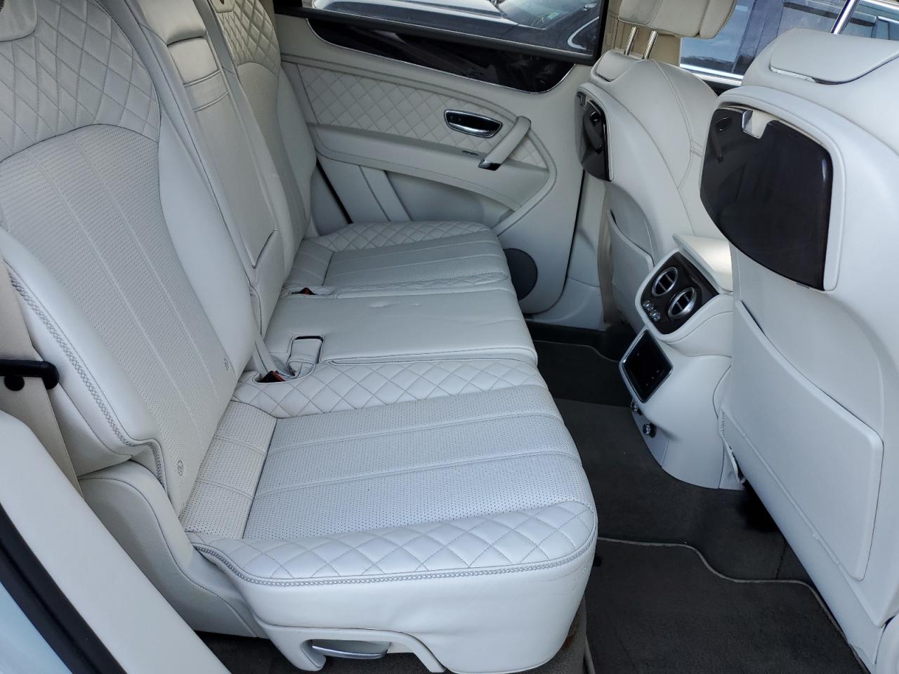 Photo 9 VIN: SJAAM2ZV9KC024626 - BENTLEY BENTAYGA 