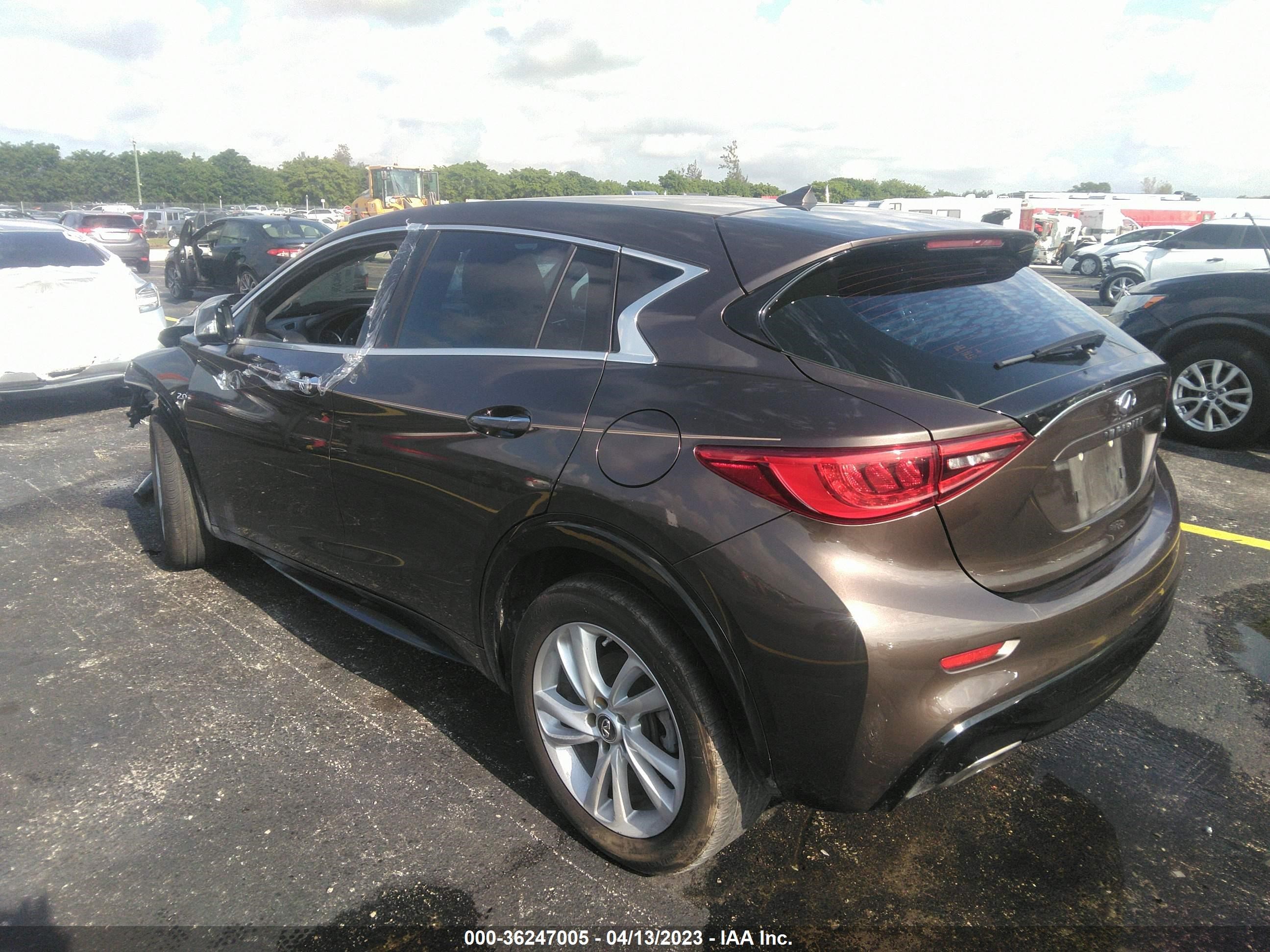 Photo 2 VIN: SJKCH5CP0JA040731 - INFINITI QX30 