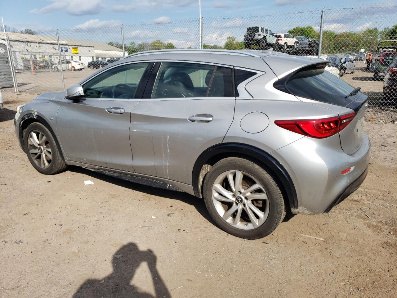 Photo 1 VIN: SJKCH5CP1HA029313 - INFINITI QX30 