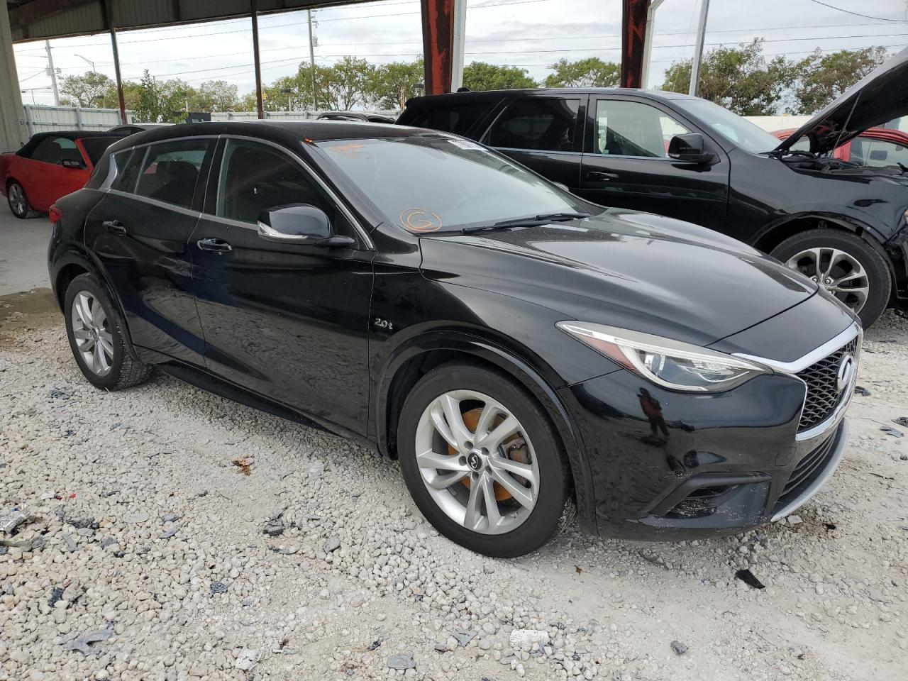 Photo 3 VIN: SJKCH5CP1HA033684 - INFINITI QX30 