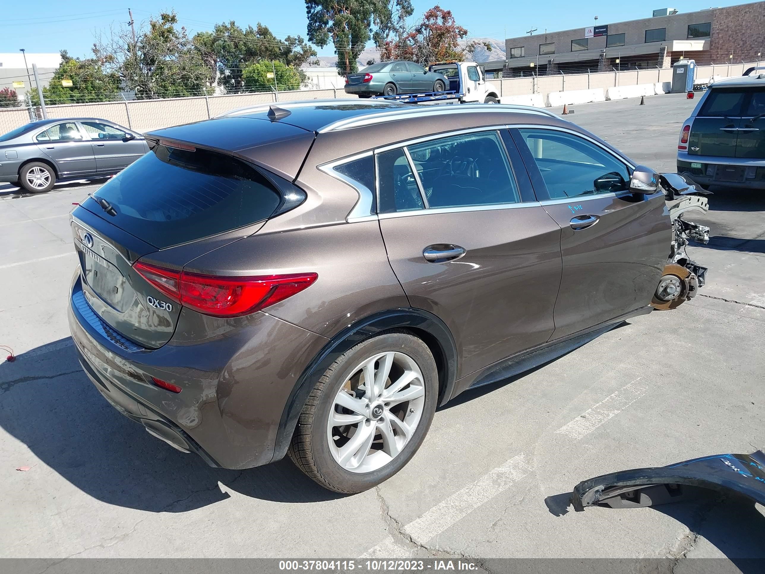 Photo 3 VIN: SJKCH5CP1JA046442 - INFINITI QX30 