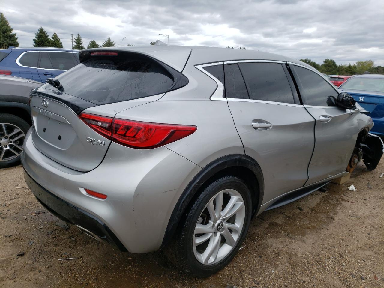 Photo 2 VIN: SJKCH5CP1JA058137 - INFINITI QX30 