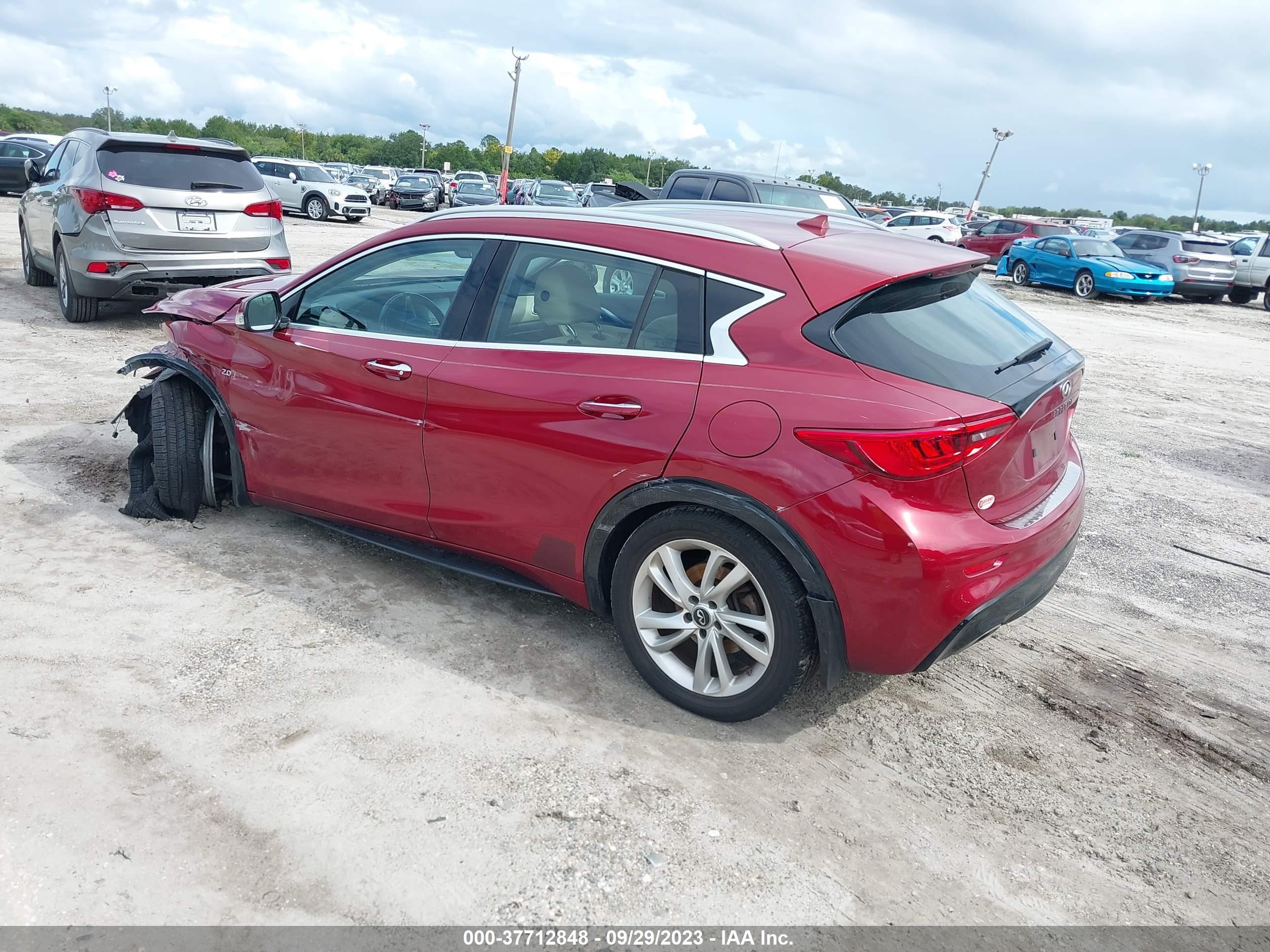 Photo 2 VIN: SJKCH5CP2HA018949 - INFINITI QX30 