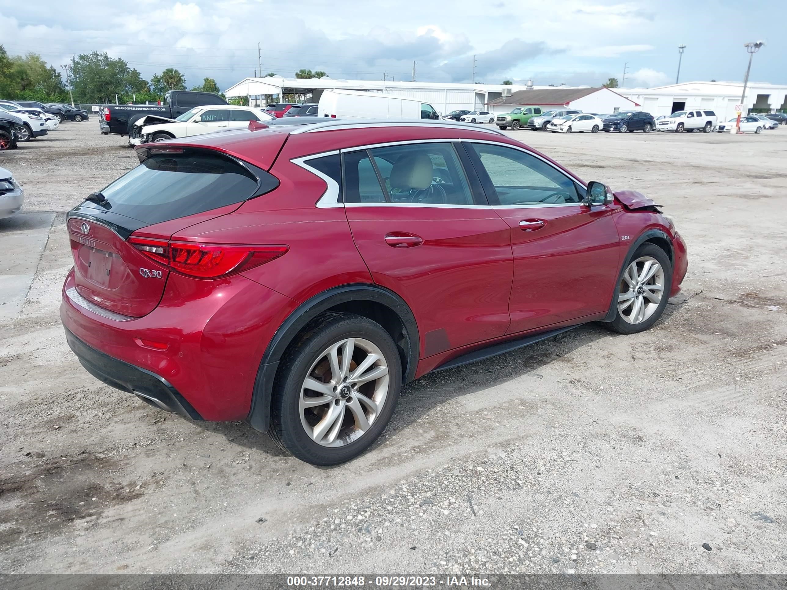 Photo 3 VIN: SJKCH5CP2HA018949 - INFINITI QX30 