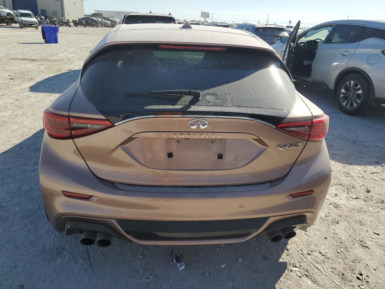 Photo 5 VIN: SJKCH5CP2HA023844 - INFINITI QX30 