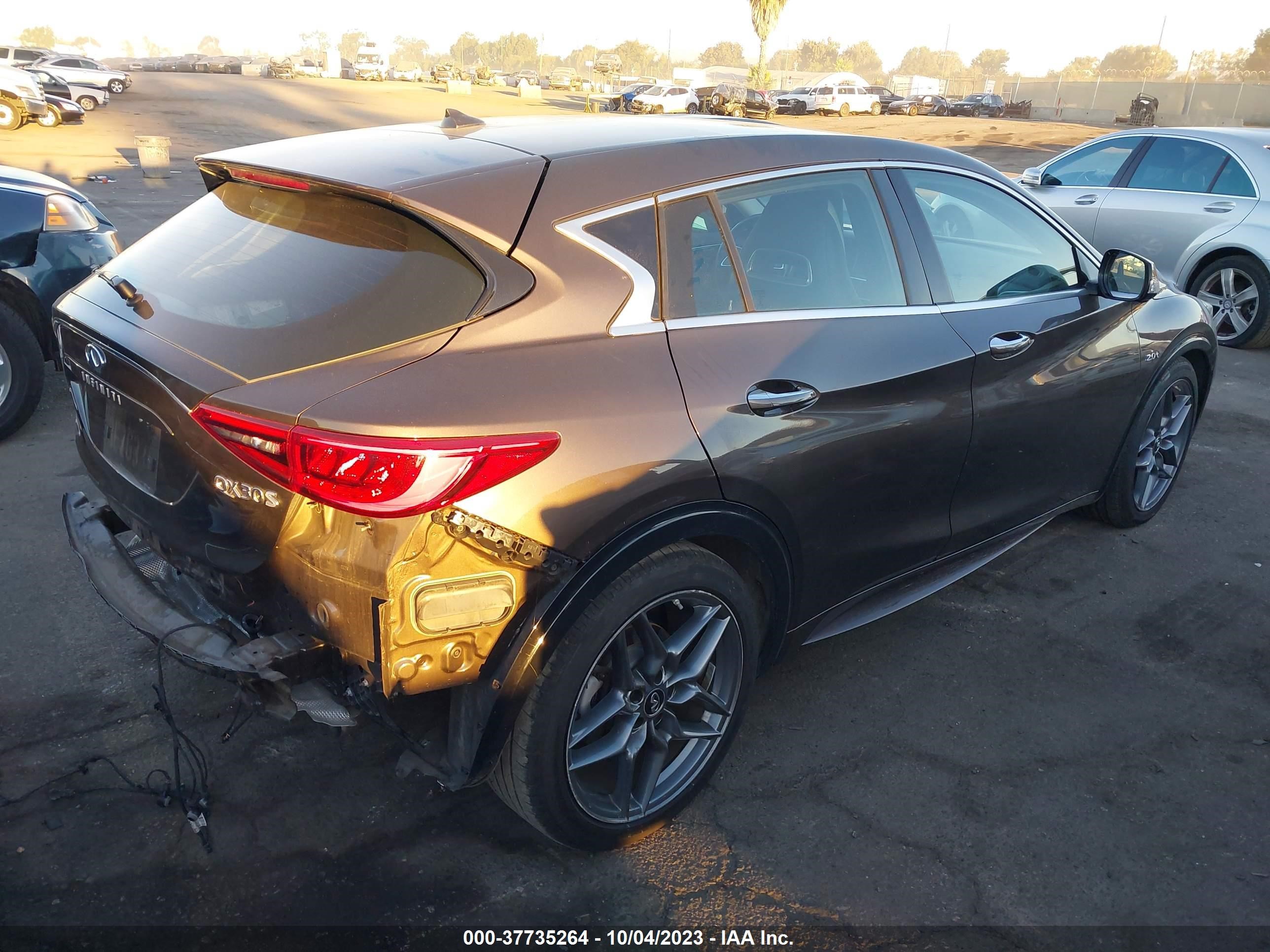 Photo 3 VIN: SJKCH5CP2JA045770 - INFINITI QX30 