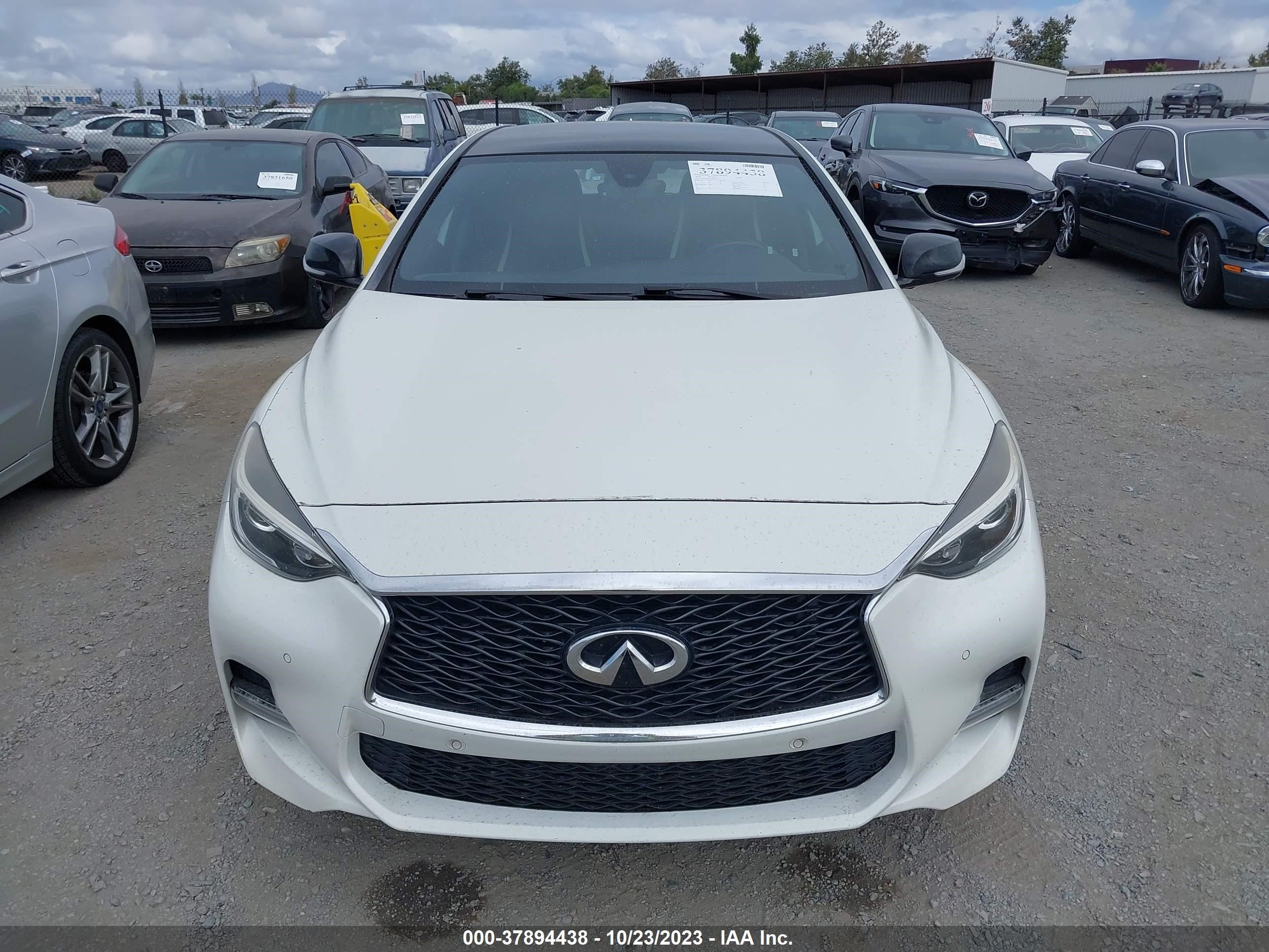 Photo 11 VIN: SJKCH5CP2JA050905 - INFINITI QX30 