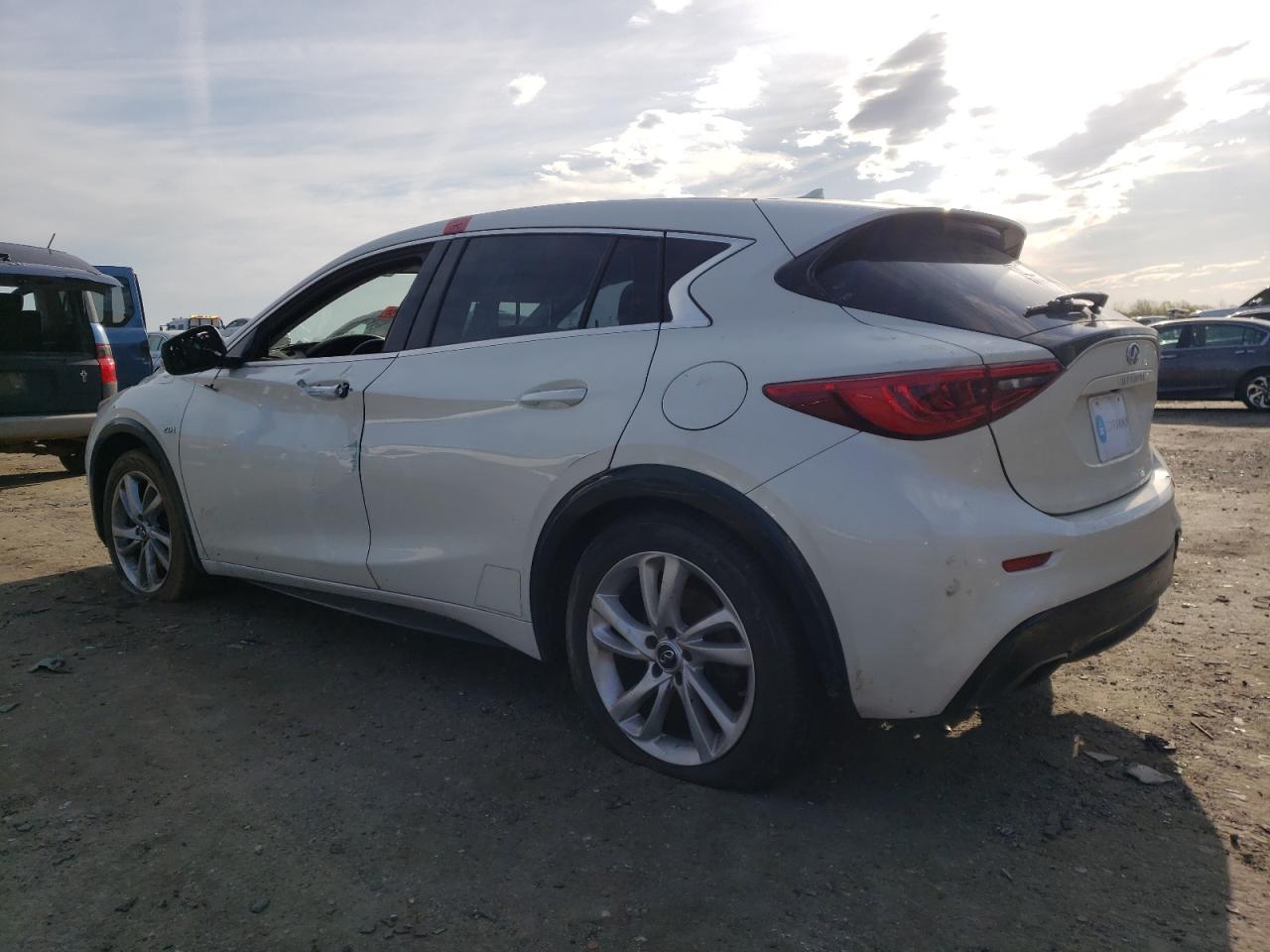 Photo 1 VIN: SJKCH5CP5HA022557 - INFINITI QX30 