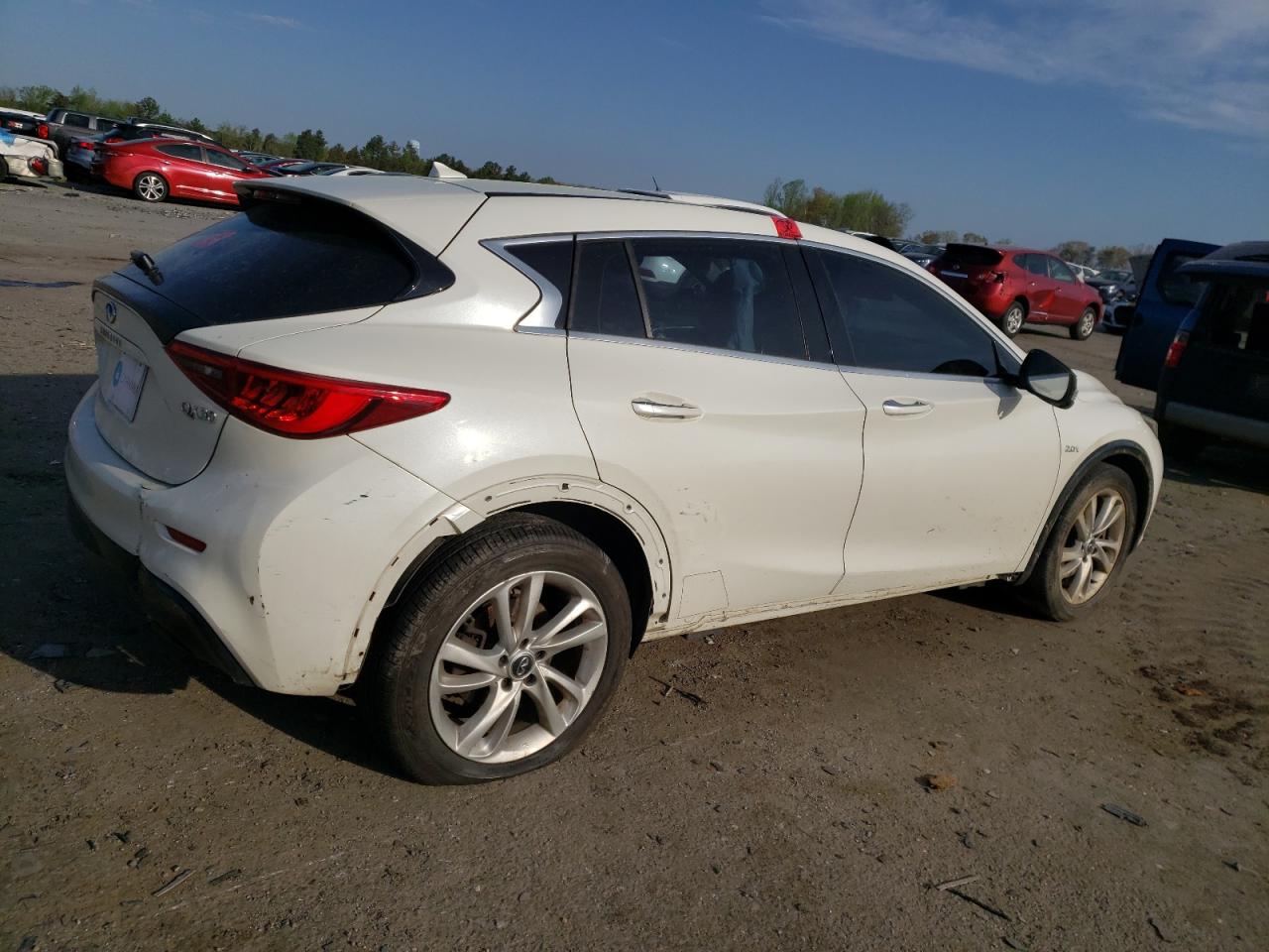 Photo 2 VIN: SJKCH5CP5HA022557 - INFINITI QX30 