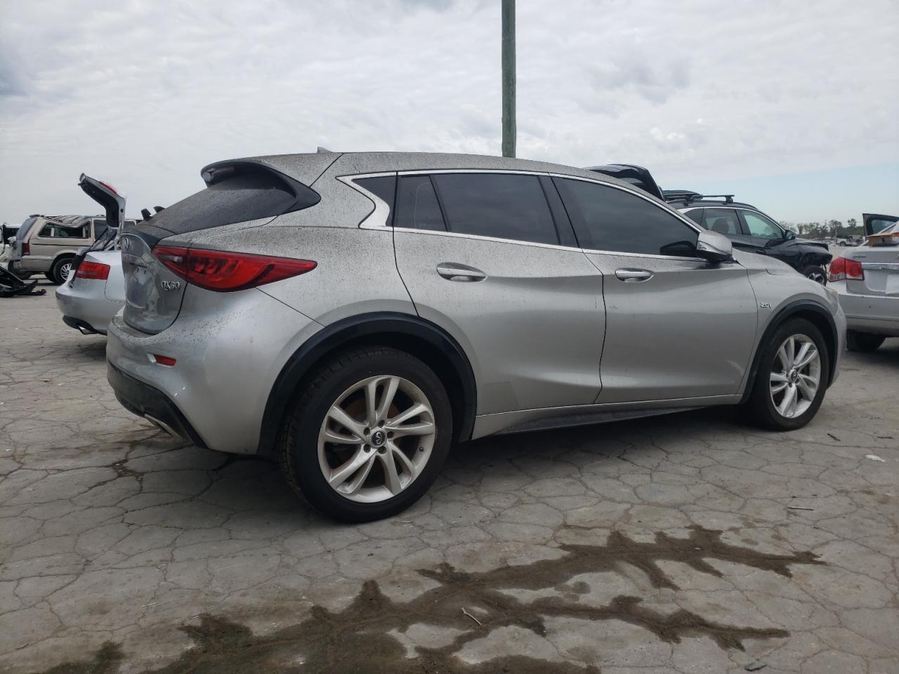 Photo 2 VIN: SJKCH5CP5HA023871 - INFINITI QX30 BASE 