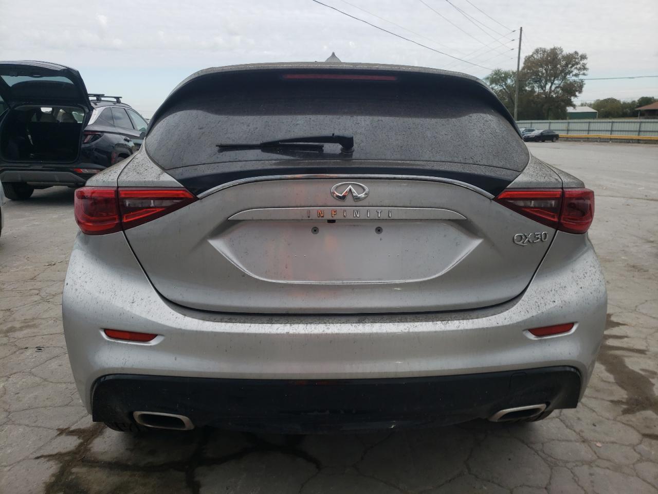 Photo 5 VIN: SJKCH5CP5HA023871 - INFINITI QX30 BASE 